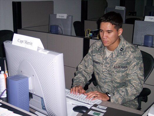Capt. Kris Merritt, 33rd Network Warfare Squadron flight commander, Lackland AFB, Texas, and his brother David are the first pair of brothers to attend the Undergraduate Network Warfare Training Course at the 39th Information Operations Squadron at Hurlburt Field, Fla. (Photo by 1st Lt. Ashley Conner)