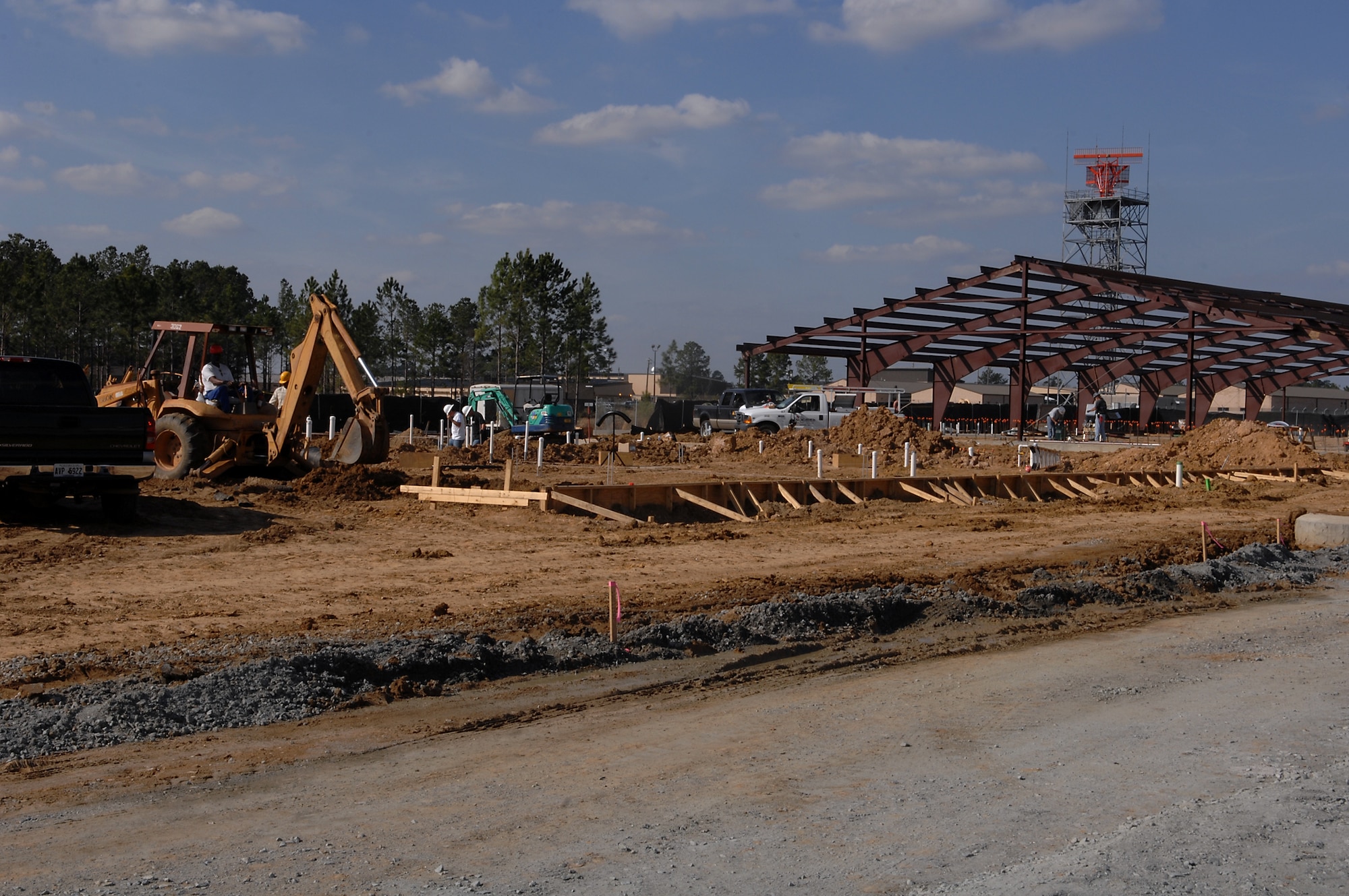 Building new pens for the 'Hawgs' > Moody Air Force Base > Article Display