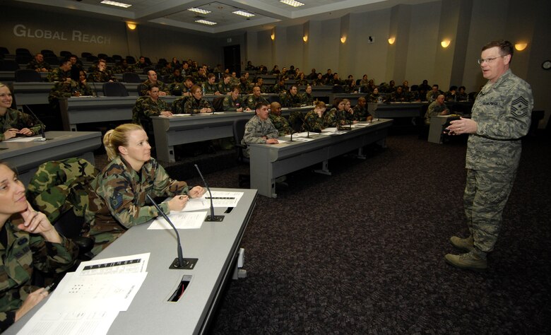 SCOTT AIR FORCE BASE, Ill. -- Chief Master Sgt. James Suttles, 375th Airlift Wing command chief, speaks to enlisted servicemmebers at the Global Reach Planning Center Jan. 22. Chief Suttles spoke about effective study habits and how to achieve higher scores on promotion and Career Development Course testing. (U.S. Air Force photo/Senior Airman Mildred Guevara)