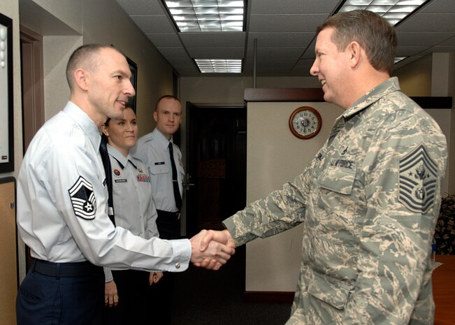 Chief Master Sergeant of the Air Force Rodney J. McKinley greets Senior Master Sgt. Larry Williams, Tanker Airlift Control Center acting first sergeant, during a visit to Scott Air Force Base's Bud Andres Airman Leadership School Jan. 18. (Photo by Airman 1st Class Megan Gilliand)