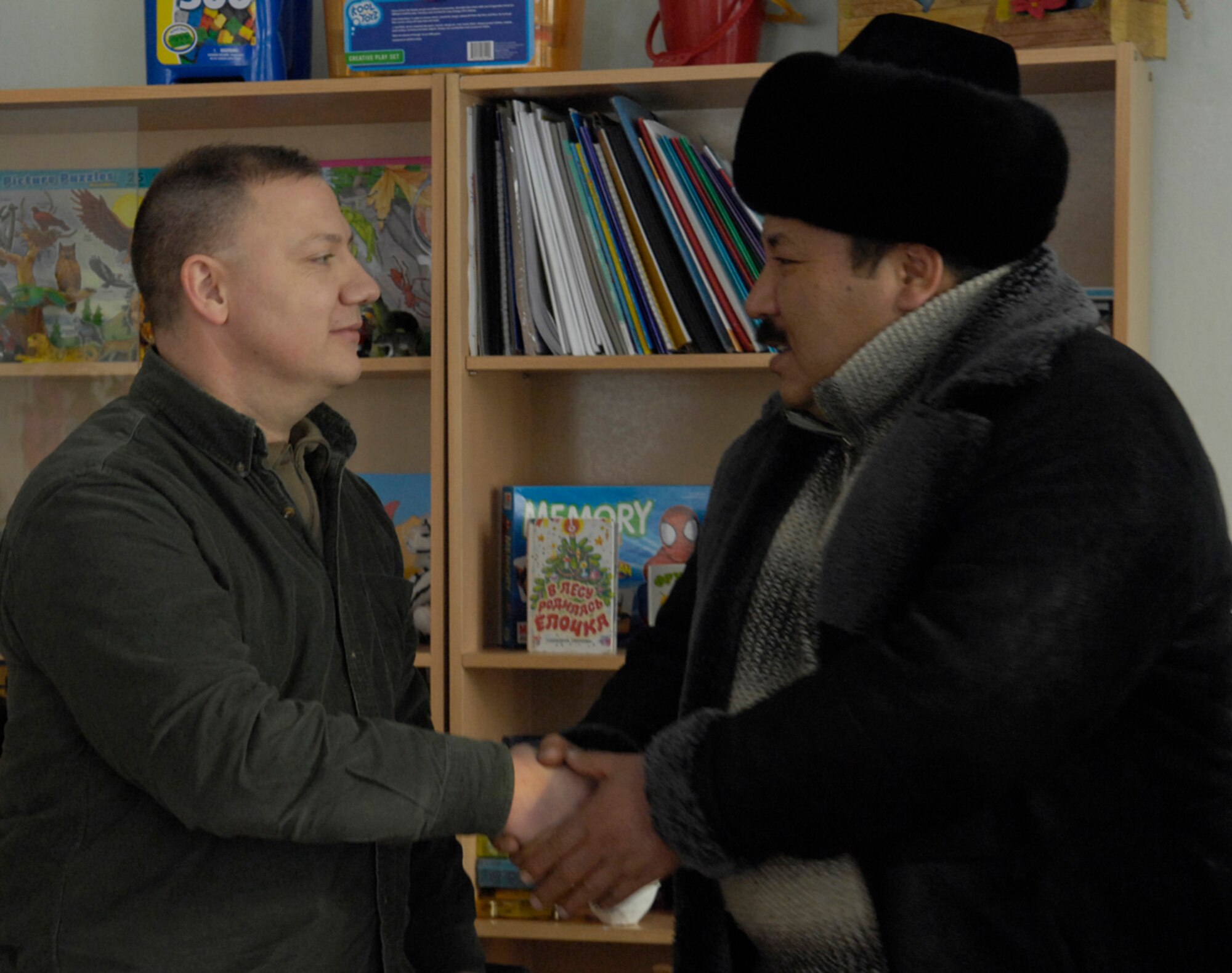 Senior Master Sgt. Reynold Albright, 376th Expeditionary Operations Group Superintendent, greets Mr. Tynchtykbek Ybykeyev, Mayor of the Vinogradnoye and Vasilievka villages, Jan. 23. (Air Force photo by Senior Airman Tabitha Kuykendall)