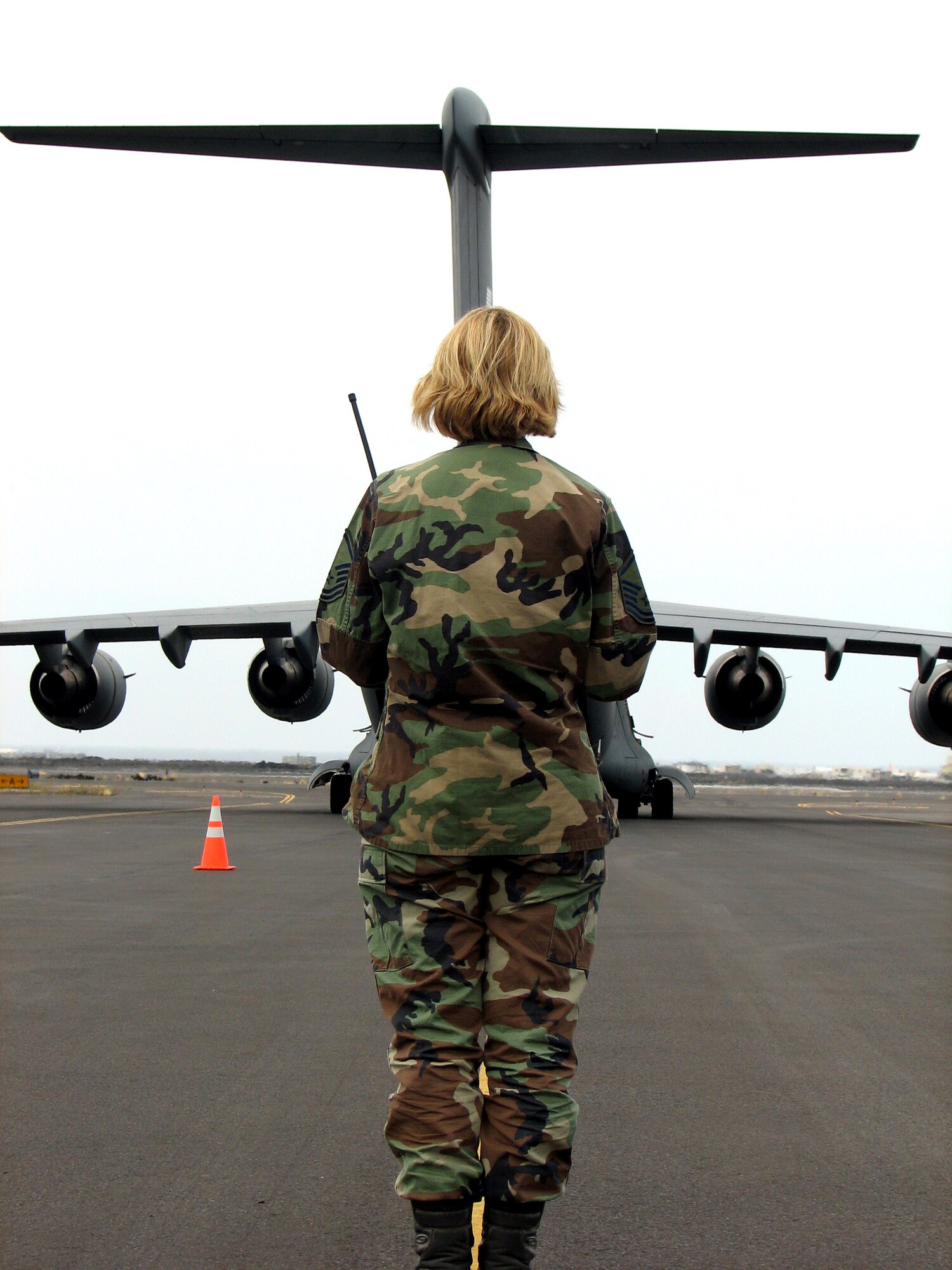 Master Sgt. Christina Bolle greets an arriving C-17 Globemaster III during an aeromedical transport mission Feb. 2 at the Kona International Airport in Kona, Hawaii. The 36th Contingency Response Group deployed more than 85 Airmen to Kona who set-up and provided base operational support including security, airfield management, water and power production, food services and a tent city capable of housing 300 during exercise Pacific Lifeline. Sergeant Bolle is an airfield manager with the 36th CRG from Andersen Air Force Base, Guam. (U.S. Air Force photo/Senior Master Sgt. Charles Ramey) 