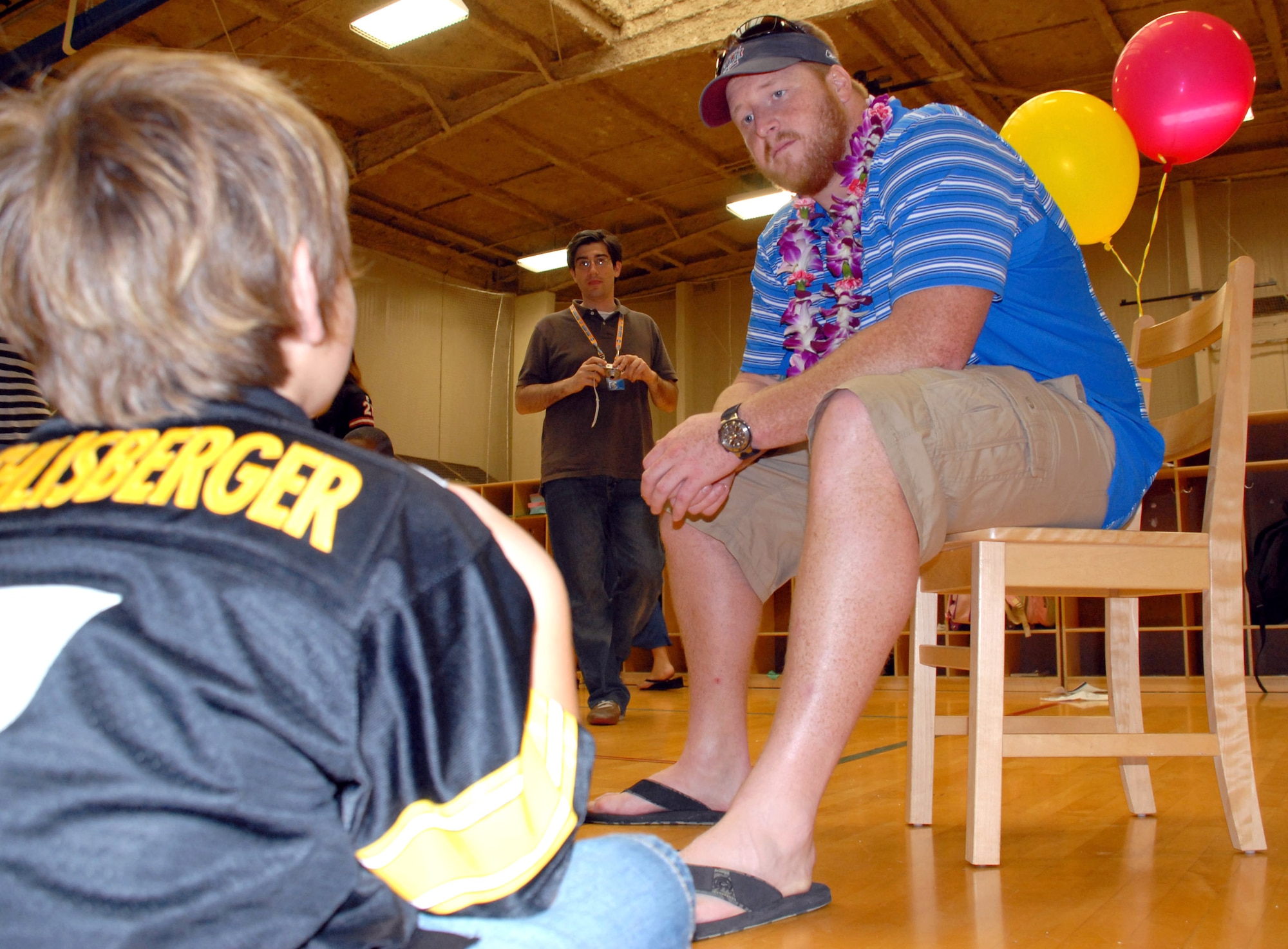 New England Patriots center Dan Koppen talks with the children in the youth center's before and after school program during his NFL Pro Bowl player appearance Feb. 7 at the youth center at Hickam Air Force Base, Hawaii. (U.S. Air Force photo/Master Sgt. Robert Burgess) 
