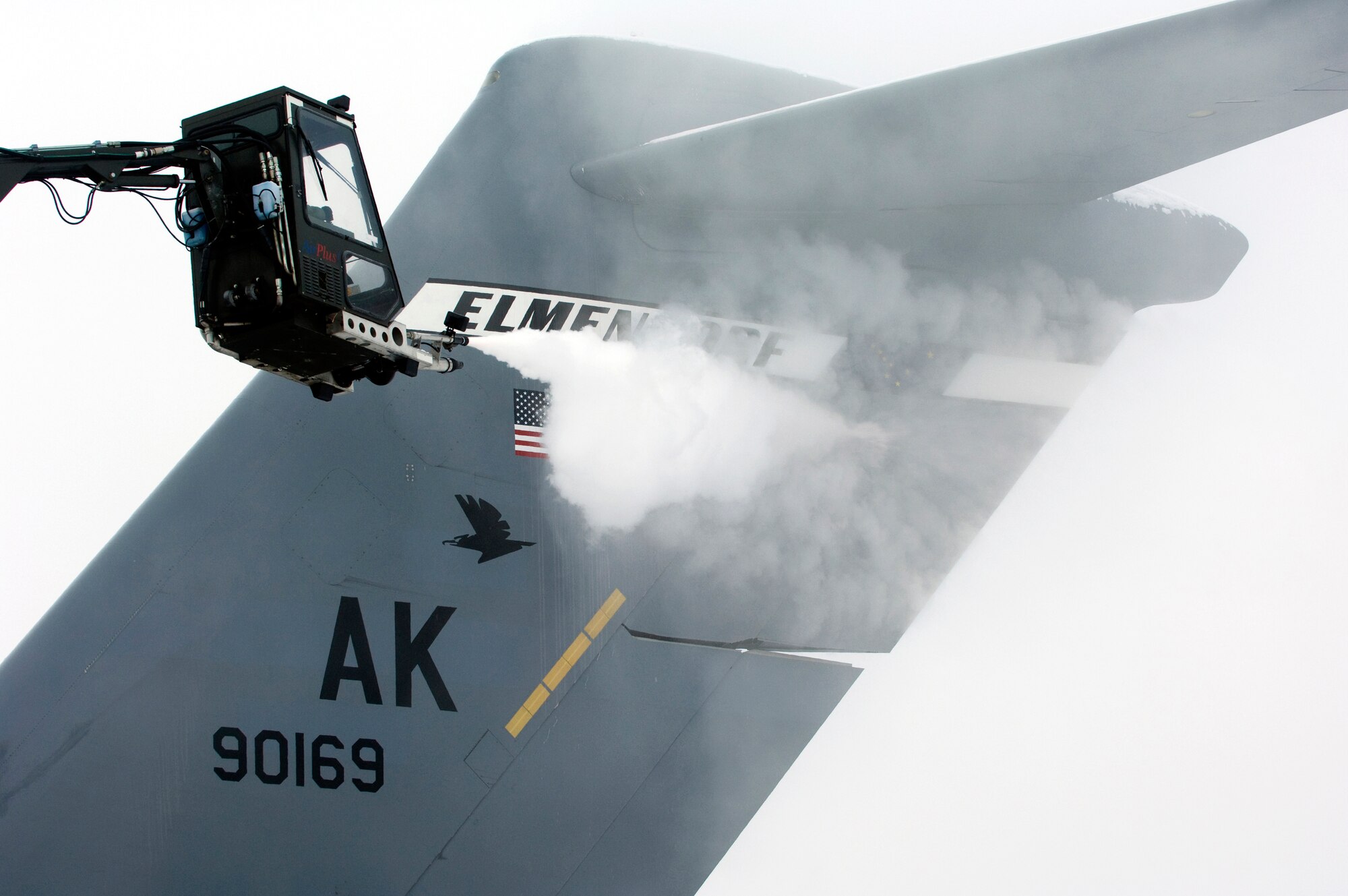 ELMENDORF AIR FORCE BASE, Alaska -- Members of the 703rd Aircraft Maintanance Squadron de-ice a C-17 Globemaster III loadmaster from the 517th Airlift Squadron before a training mission. The training mission included dropping Army Airborne Soldiers from Fort Richardson, Alaska, and conducting air drops of training bundles that simulate the Soldier's equipment. (U.S. Air Force photo by Master Sgt. Keith Brown)