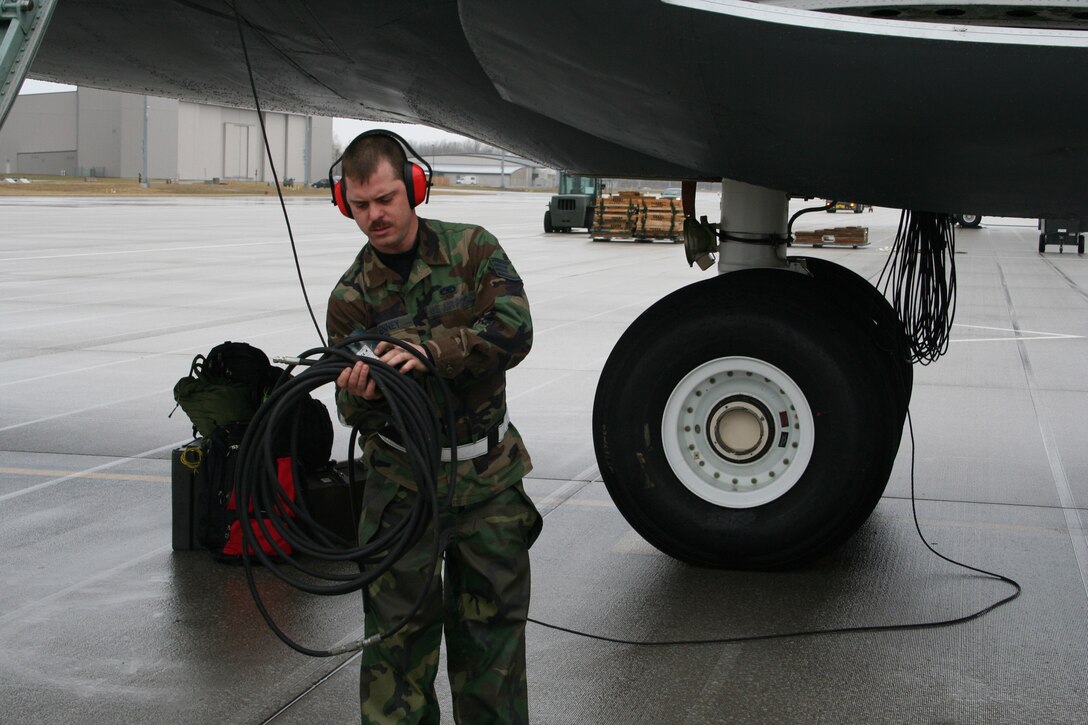 Staff Sgt. Eugene Renney, 445th Aircraft Maintenance Squadron, prepares the C-5 on the 445th flight line for a flight during the Opeational Readiness Inspection, Feb. 5, 2008.  (U.S. Air Force photo/Mary Allen)