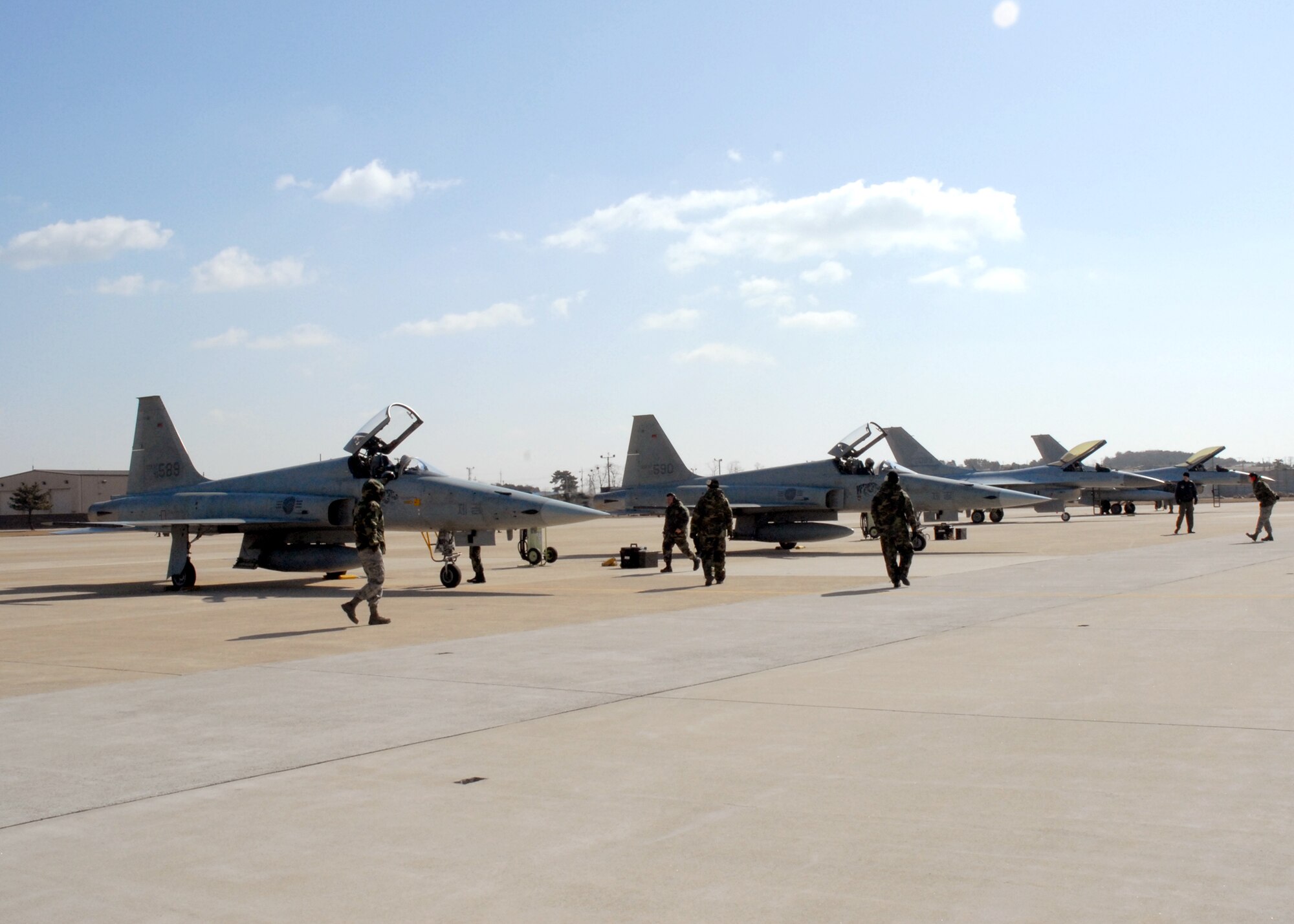 KUNSAN AIR BASE, South Korea—Republic of Korea Air Force F-5s from Chung Ju Air Base and F-16s from SEOSAN Air Base park here Feb. 13. This event was a part of cross servicing aircraft for training purposes by the ROKAF and the 8th Fighter Wing.  (U.S. Air Force Photo/Staff Sgt Araceli Alarcon) 