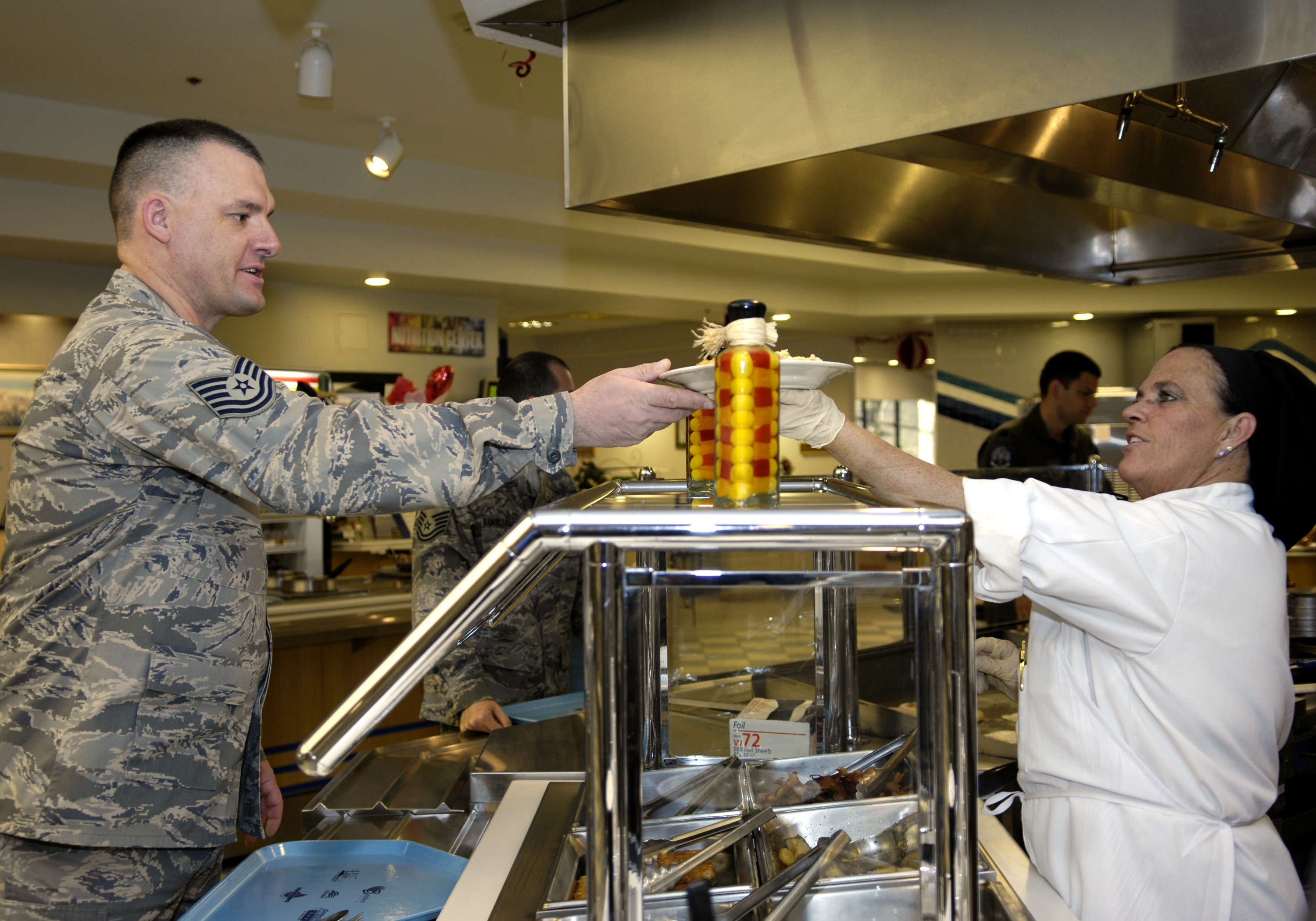 アメリカ軍　Award of Excellence チャレンジ Services defends Hennessy trophy > Vandenberg Space Force Base