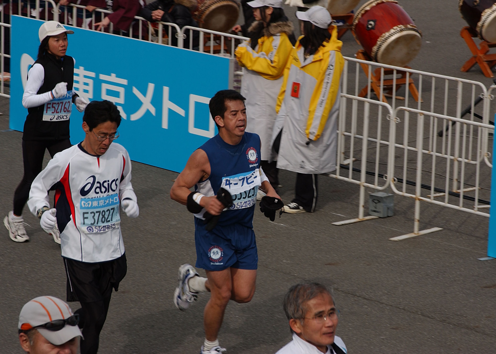 TOKYO, Japan-- Chief Master Sgt. Nathaniel Bernardo (center, in blue), of the 374th Communications Squadron at Yokota Air Base, Japan, participates in the Tokyo Marathon on Feb. 17. Chief Bernardo was one of 40 people from Yokota who participated in the event in which about 30,000 people took part. (U.S. Air Force photo by Airman 1st Class Jonathan Fowler)                 