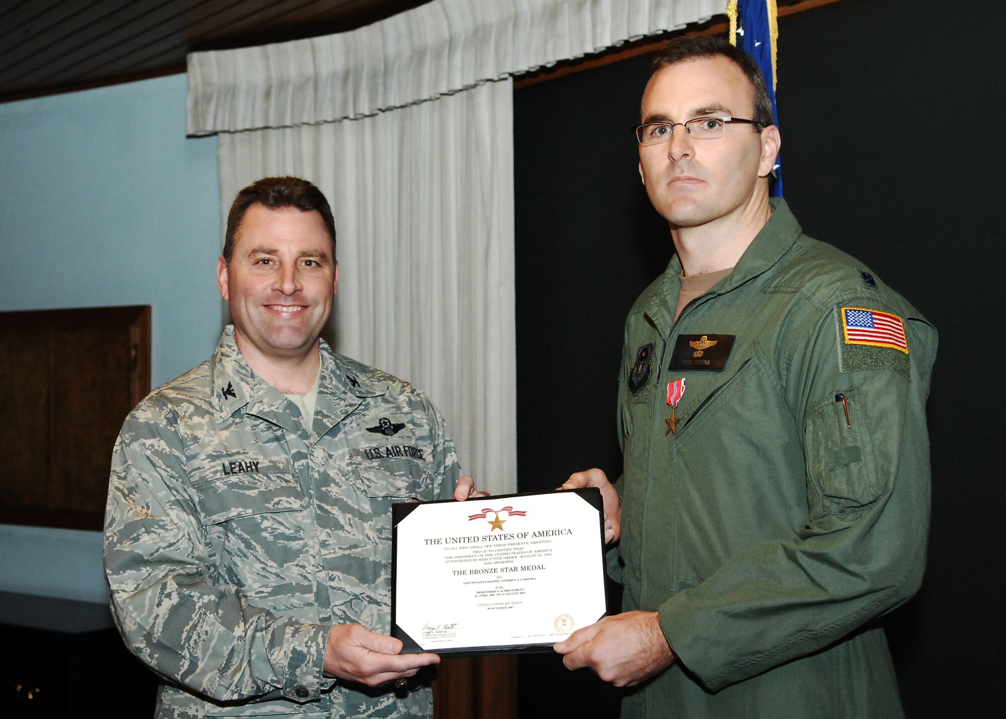 CANNON AIR FORCE BASE, N.M. -- Col. Timothy Leahy, 27th Special Operations Wing commander, presents Lt. Col. Stephen Garstka, 73rd Special Operations Squadron, with a Bronze Star Medal for his meritorious achievement during April- August 2007. Colonel Garstka received the award at the weekly wing staff meeting. (US Air Force photo by Airman 1st Class Liliana Moreno)
