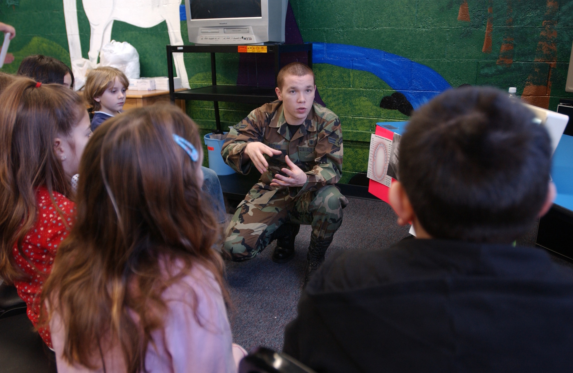 EIELSON AIR FORCE BASE, Alaska -- Airman 1st Class Paul Brown, 354th Medical Group dental technician, explains to students of Anderson Elementary of the importance of dental hygiene Feb. 20, 2008, at the school. With February being National Dental Health Month, Icemen of the 354th Medical Group dental office do their part by visit students of Anderson Elementary to share knowledge on how to maintain their bright smiles. (U.S. Air Force photo by Airman 1st Class Christopher Griffin) 