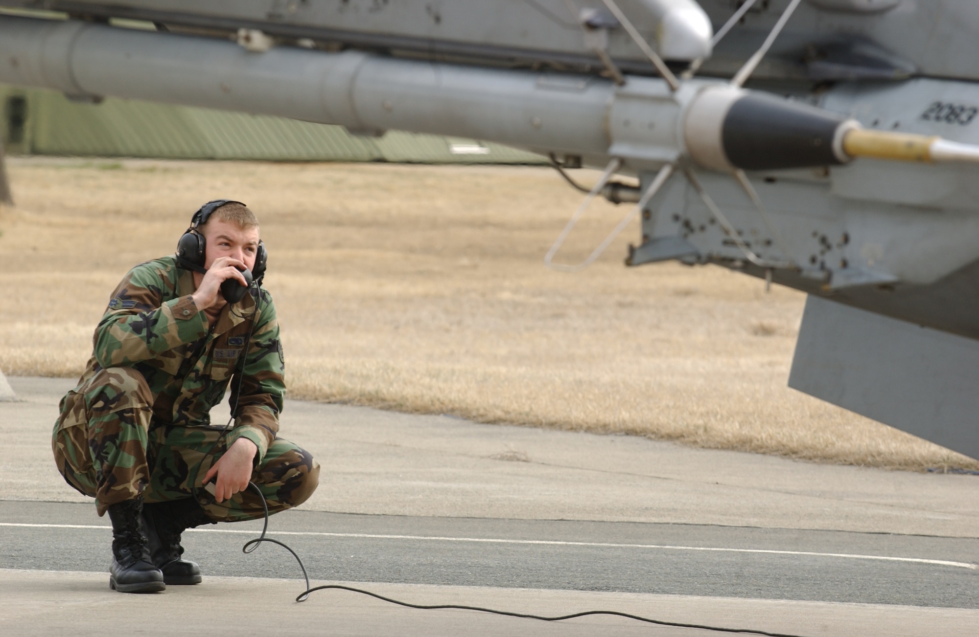 MISAWA AIR BASE, Japan -- A crew chief with the 35th Maintenance Group talks to a pilot before take-off here. THe 35th MXG was awarded the PACAF Maintenance Effectiveness Award, and PACAF earned the Gen. Wilbur L. Creech Maintenance Excellence Award for 2007. (U,S, Air Force photo by Senior Airman Robert Barnett)