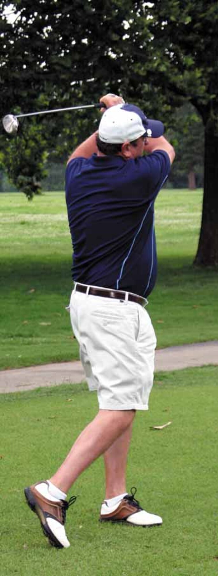 Bob Newbern tees off at the Tinker Golf Course.  (Air Force photo by Kimberly Woodruff)