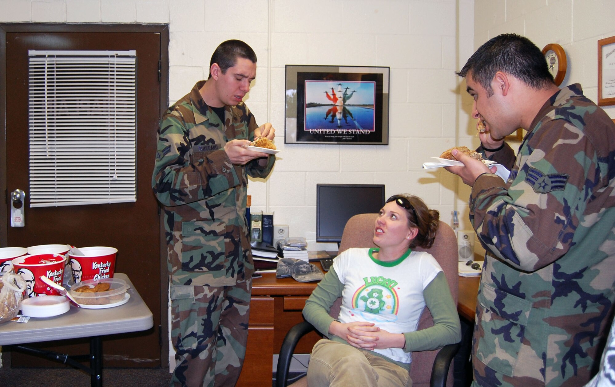 LAUGHLIN AIR FORCE BASE, Texas—Airmen residing in the dorms treat themselves to fried chicken, biscuits and drinks while they listen to fellow Airmen play the guitar during the “Meet and Eat” gathering at Chaplain (Capt.) Shannon Workman’s office Feb. 19. Chaplain Workman hosts a social gathering for all single airmen living in the dorms here regularly. (U.S. Air Force photo by Airman 1st Class Sara Csurilla)