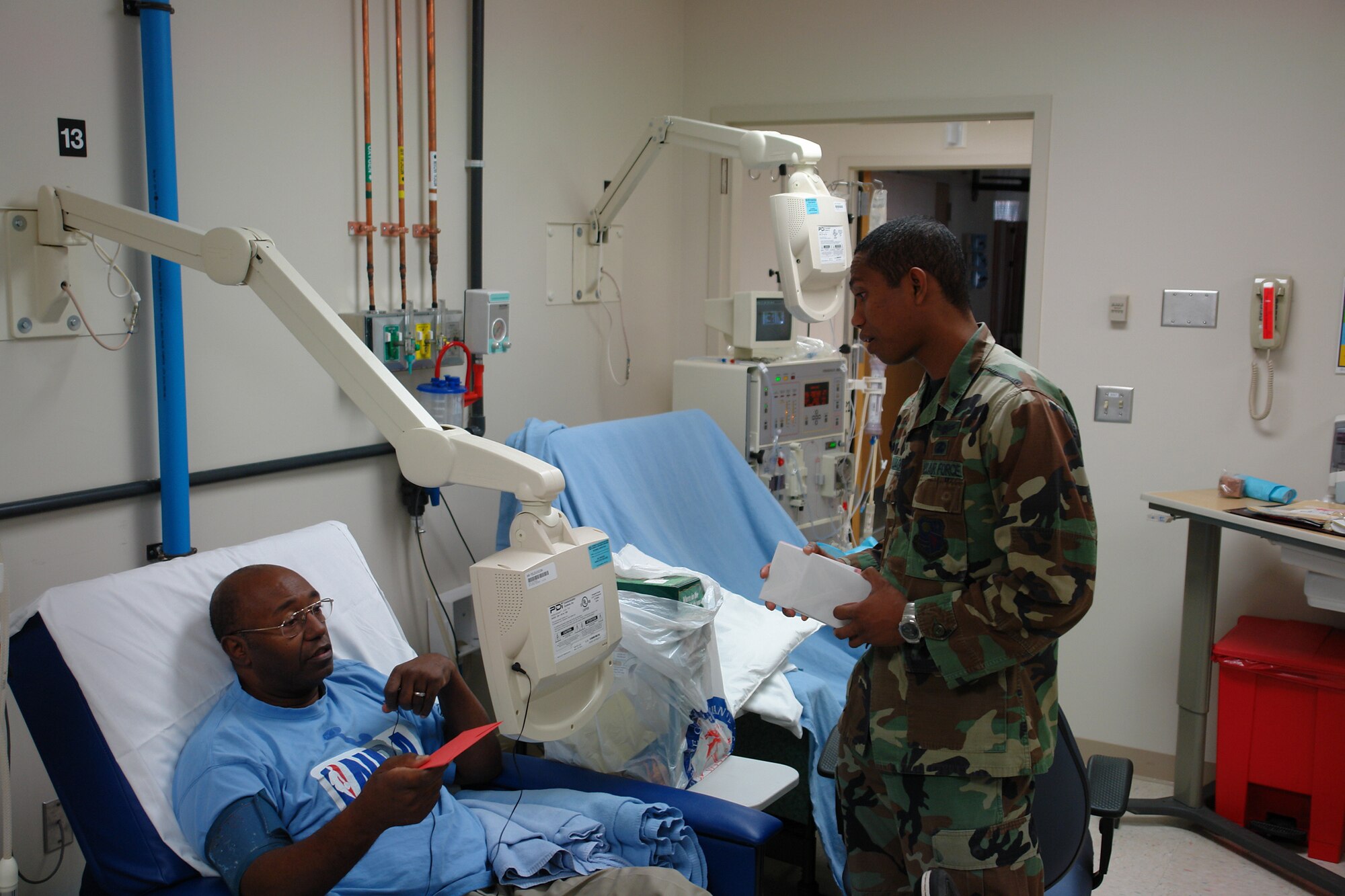 1st Lt. Eric Rabarijaona, 704th Communications Squadron, also volunteered to visit veterans at the Nashville VA. (Photo by 1st Lt. Ryan Hawley)