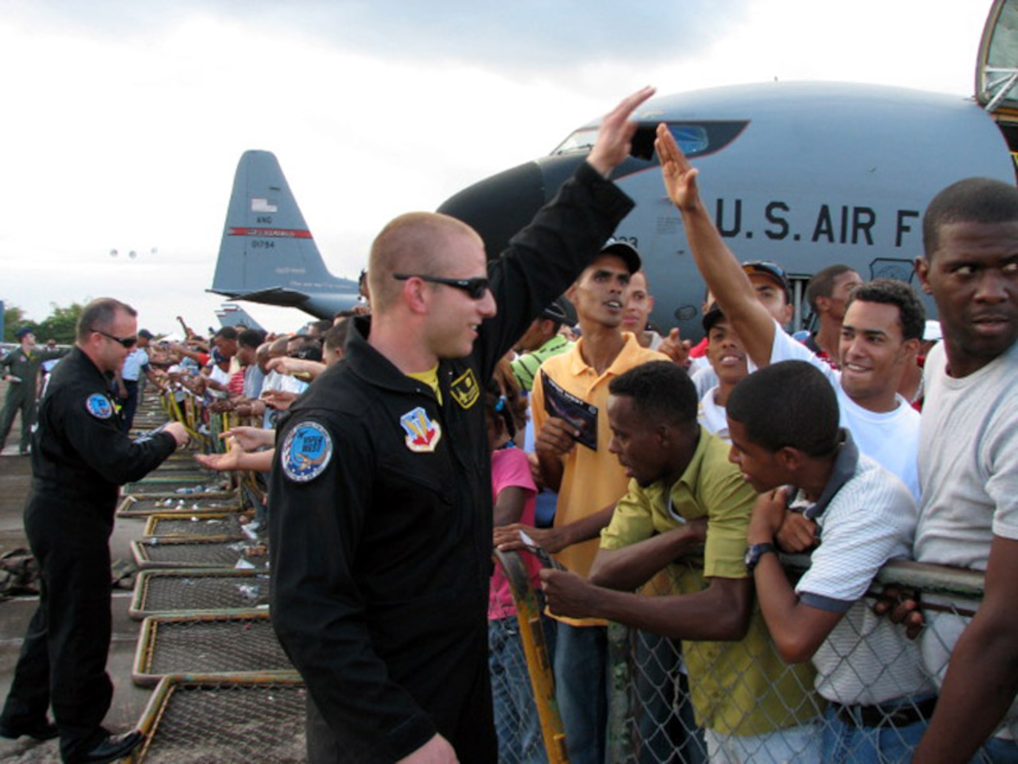 F 16s featured in Dominican Republic air show Air Force