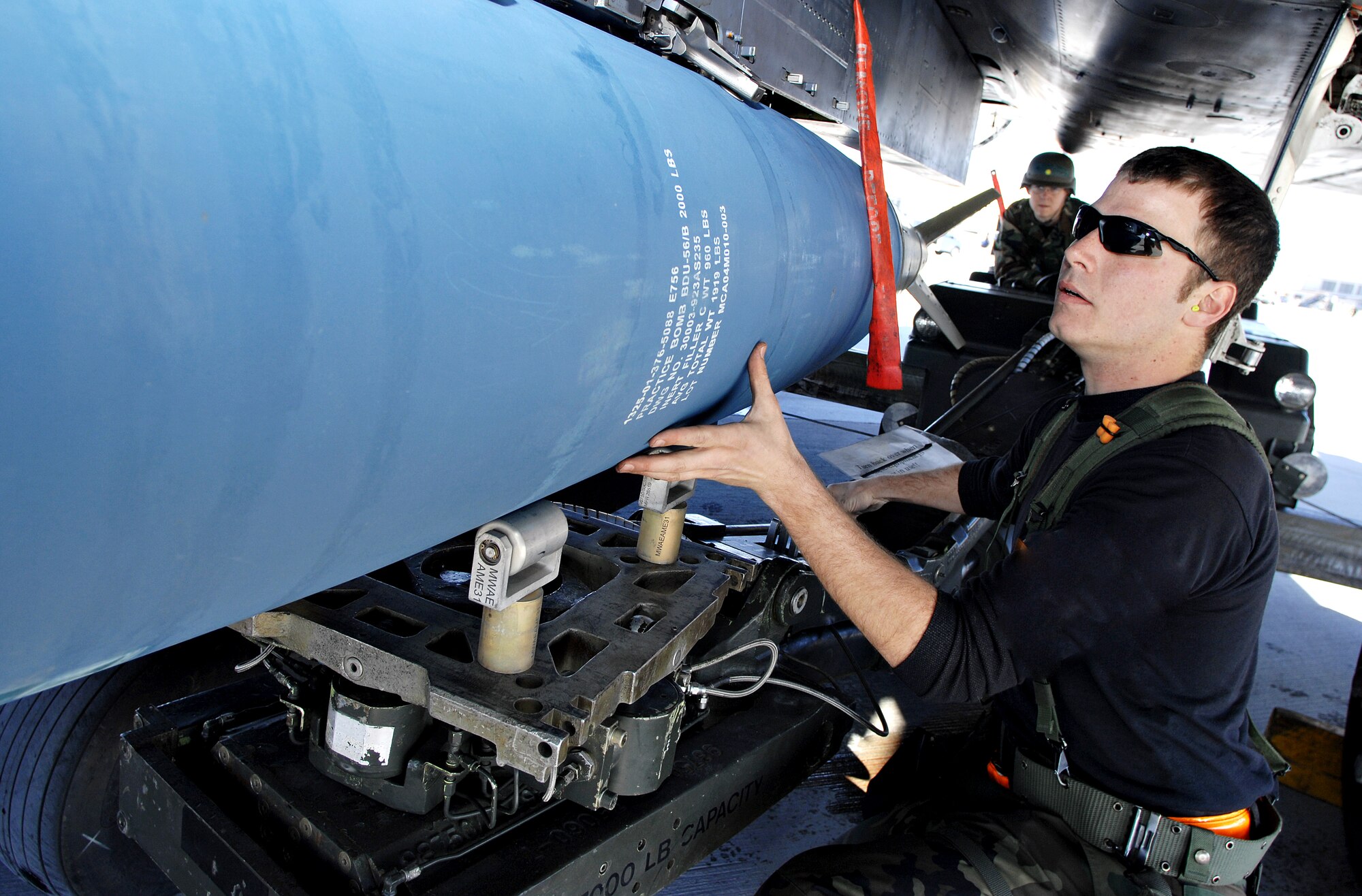 MOUNTAIN HOME AIR FORCE BASE, Idaho – Staff Sgt. Lars Wetli, 391st Aircraft Maintenance Unit weapons load technician, attaches a Mark 84 bomb to an F-15E Strike Eagle with the assistance of his load crew during Exercise Sharpshooter 08-04.1 Feb. 28. Weapons load crews hustle to upload weapons to the jets after their arrival in the simulated deployed location to prepare the jets for their first mission. The 366th Fighter Wing conducts exercises to prepare personnel and equipment for the upcoming March 2008 Operational Readiness Inspection. (U.S. Air Force photo/ Airman 1st Class Ryan Crane) 