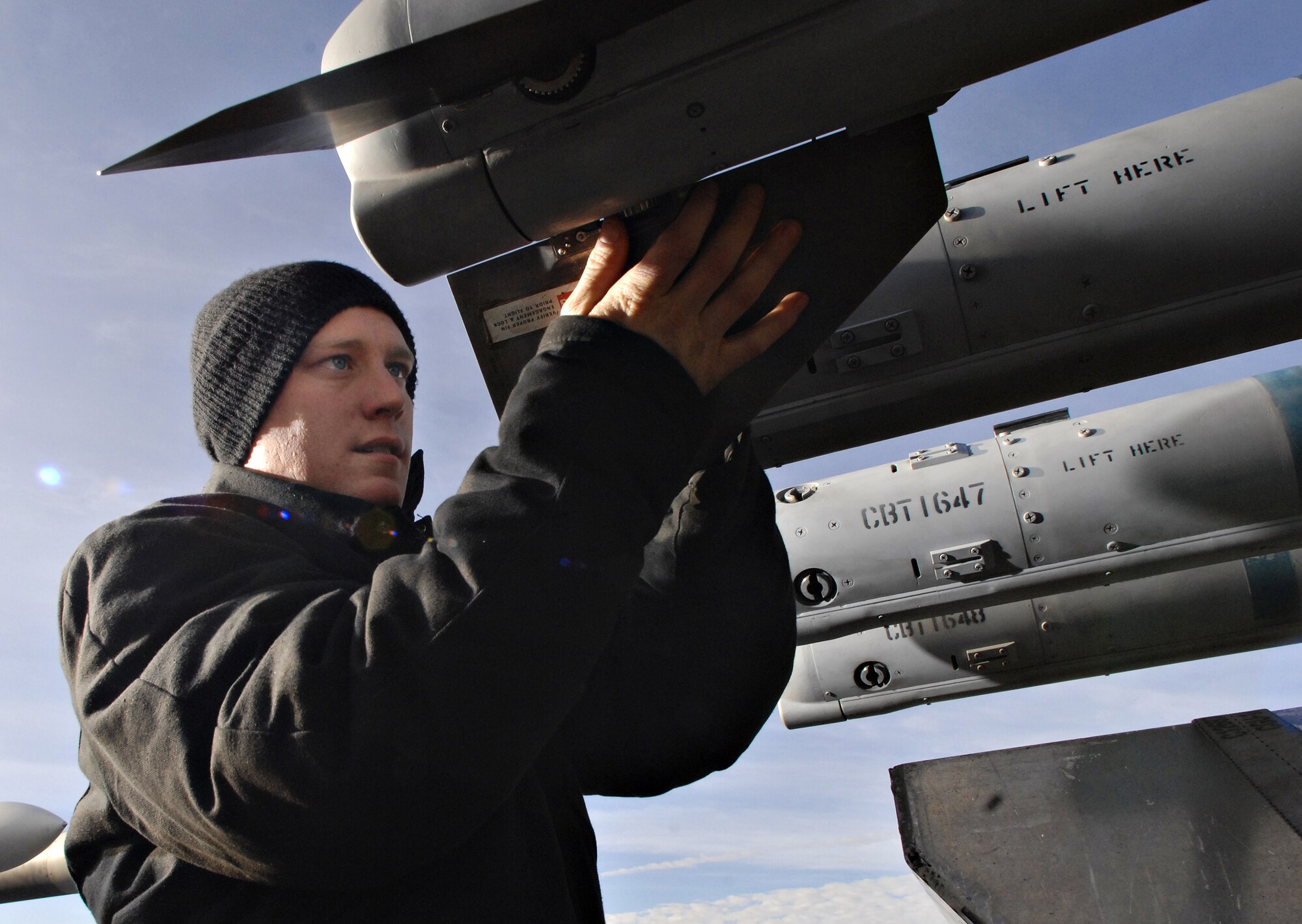 MOUNTAIN HOME AIR FORCE BASE, Idaho - Airman 1st Class Marshall Meyer, 389th Aircraft Maintenance Unit weapons load crew member, attaches the wings to an AIM-120 missile during Exercise Sharpshooter 08-04.1 Feb. 27. Maintenance crews are working throughout the Phase I to prepare deploying jets to leave for the simulated deployed location.  The 366th Fighter Wing conducts exercises to prepare personnel and equipment for the upcoming March 2008 Operational Readiness Inspection. (U.S. Air Force photo/ Airman 1st Class Ryan Crane) 