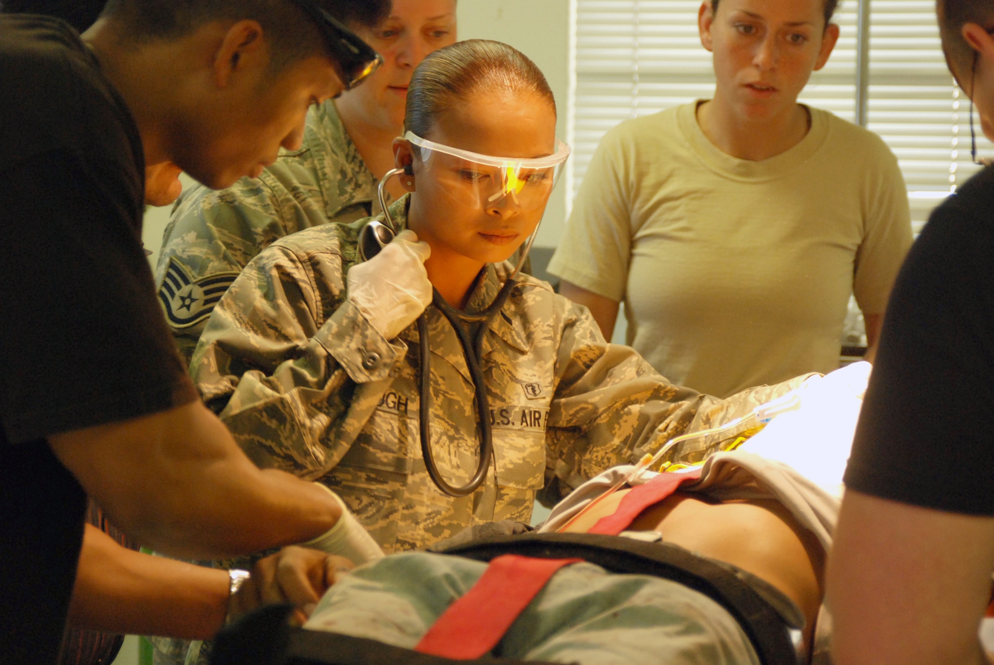 Air Force 1st Lt. Jasmin Furlough, a Joint Task Force-Bravo physician assistant, ensures an accident victim is stabilized in preparation for medical airlift to Hospital Esceula in Tegucigalpa, Honduras. JTF-Bravo Medical Element staff responded when asked for assistance by a local civilian hospital after 30 people were injured in a roll-over accident. (U.S. Air Force photo by Tech. Sgt. John Asselin)