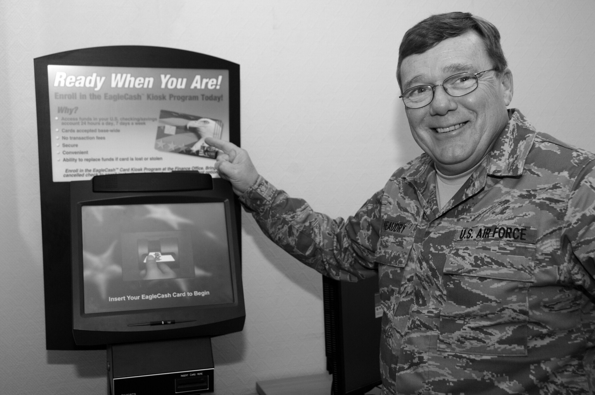 Vietnam veteran Master Sgt. Scott Veaudry demonstrates the convenience of the Eagle Cash kiosk at the finance office here Feb. 26. He helped pioneer the Eagle Cash system nine months ago. (U.S. Air Force photo/Senior Airman Tong Duong)