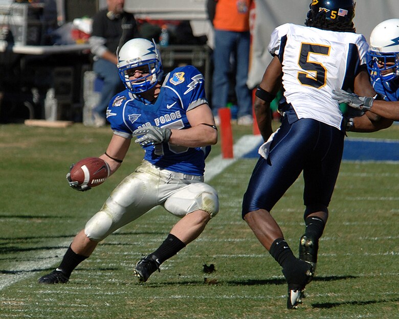 California S Late Rally Beats Air Force In Bowl Game Tinker Air