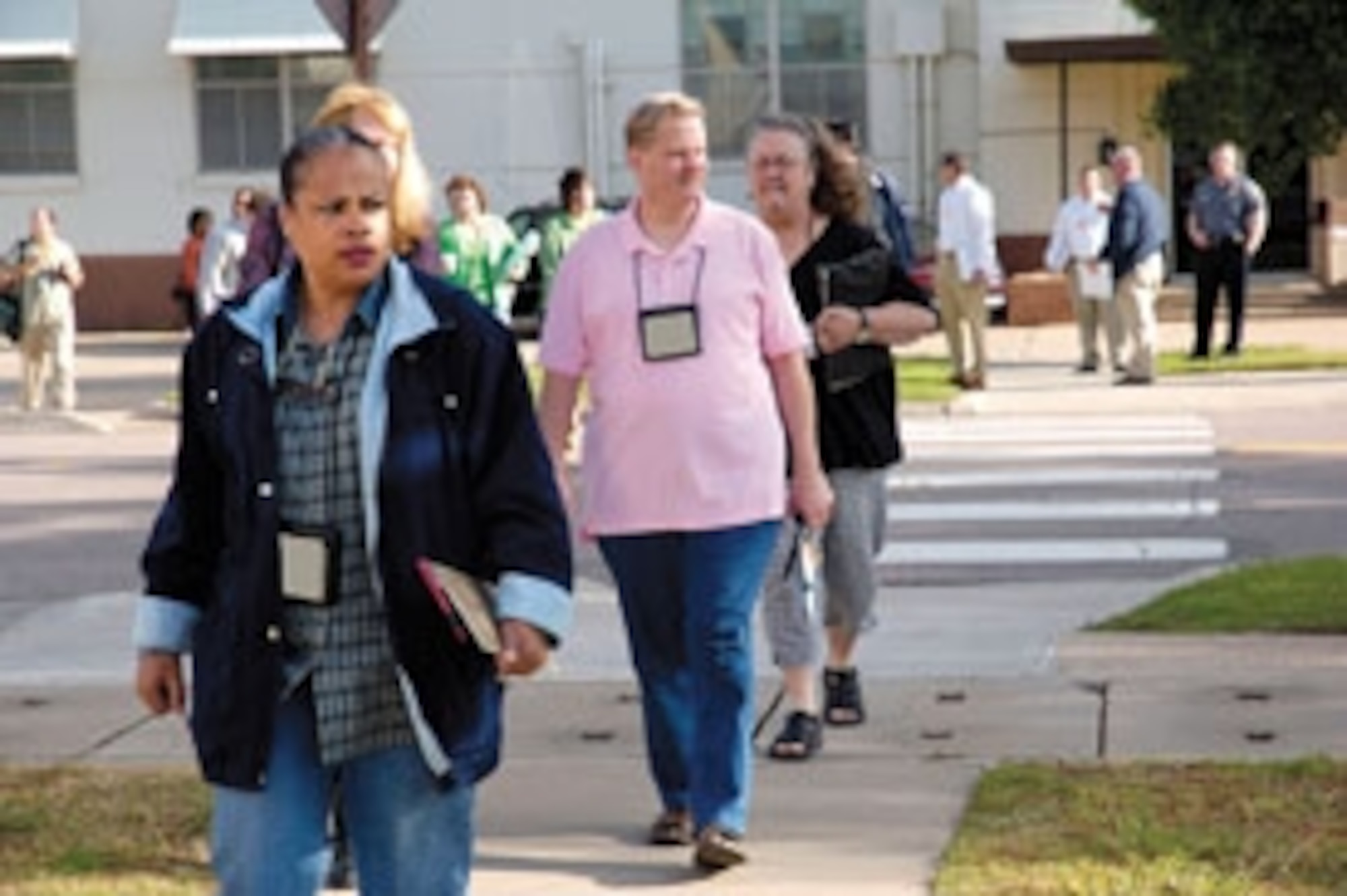 Tinker personnel watch emergency responders as they evacuate Bldg. 1 during a recent exercise. (Photo by Dave Faytinger)