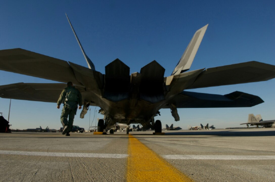 LANGLEY AIR FORCE BASE, Va – Col. Jeffrey Harrigian, 1st Fighter Wing vice commander, does a preflight check on his F-22A Rapor before his final sortie as an F-22A Raptor pilot here. Colonel Harrigian is leaving Langley to assume command of the 49th Fighter Wing at Hollman Air Force Base, N.M. (U.S. Air Force photo/Staff Sgt. Samuel Rogers)