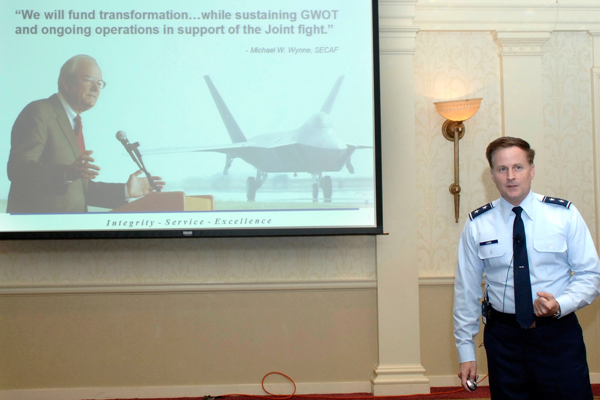 Maj. Gen. William Lord, commander of the Air Force’s provisional Cyber Command at Barksdale AFB, La., seen here addressing the Net-Centric Operations Conference in New Castle, N.H., Sept. 24, 2007, will serve as keynote speaker for the 2008 New Horizons Symposium Jan. 23. (Photo by Jan Abate)
