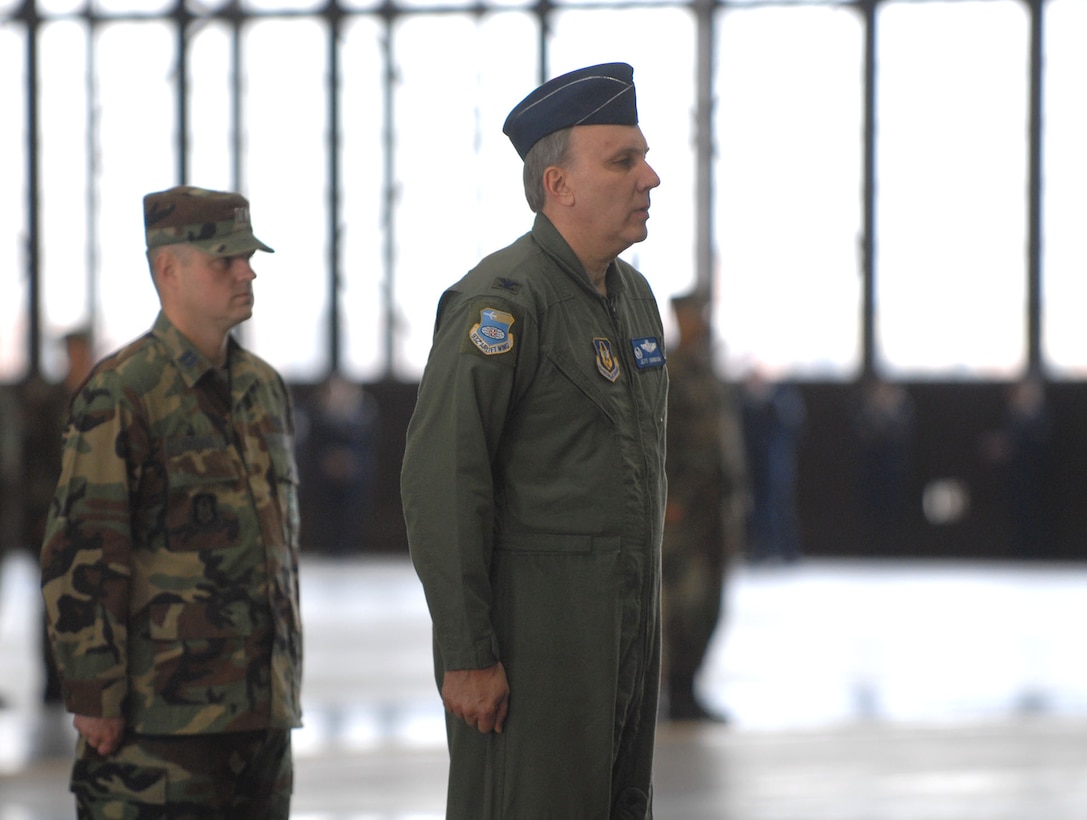932nd Airlift Wing's vice commander gives the commands to the wing.  Col. Jeff Johnson yells out the calls to the wing to make the change of command ceremony happen January 6, 2008.  Col. John C. Flournoy, Jr., took command.  Photo/Tech Sgt. Chris Parr