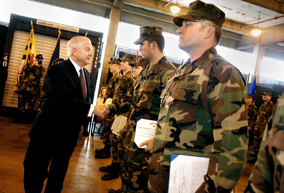 Defense Secretary Robert M. Gates thanks U.S. Navy SEALS for their service and sacrifice during an award ceremony in San Diego, Jan. 7, 2008.  