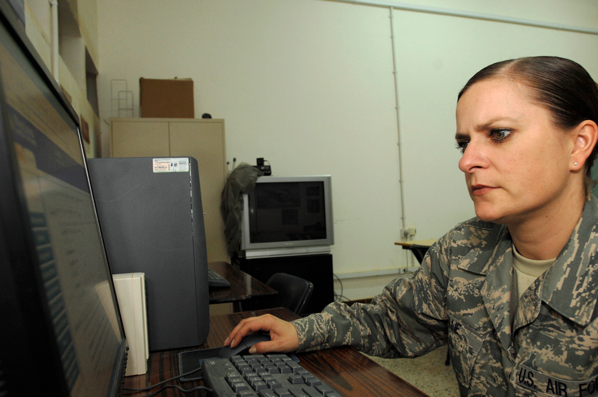Tech. Sgt. Corine Collie finishes an online test through a distant learning course Jan. 3 at Ali Base, Iraq. The 407th Expeditionary Services Squadron Education Center gives servicemembers the opportunity to further their education and career development. Sergeant Collie is assigned to the 407th Air Expeditionary Group Finance Office and is deployed from Eielson Air Force Base, Alaska. (U.S. Air Force photo/Airman 1st Class Jonathan Snyder) 
