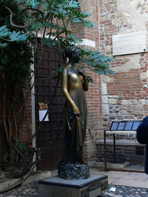 A statue of Giulietta Cappello is located oustide her home, from the 13th century, in Verona. From Kaiserslautern, count on a seven-hour drive to Verona, Italy. For details, visit, www.tourism.verona.it/ (Photo by Monica Mendoza)