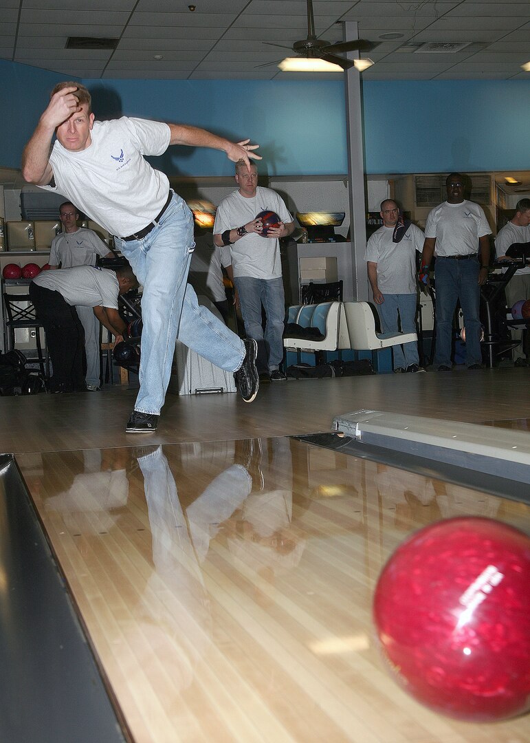 Ron Hurt bowls a frame during the Air Force Bowling Tournament at the Skylark Bowling Center at Lackland Air Force Base, Texas on Dec. 31. Hurt, who is stationed at Shaw AFB, S.C., was one of 50 Airmen competing for a spot on the Air Force Bowling team. (USAF photo by Robbin Cresswell)