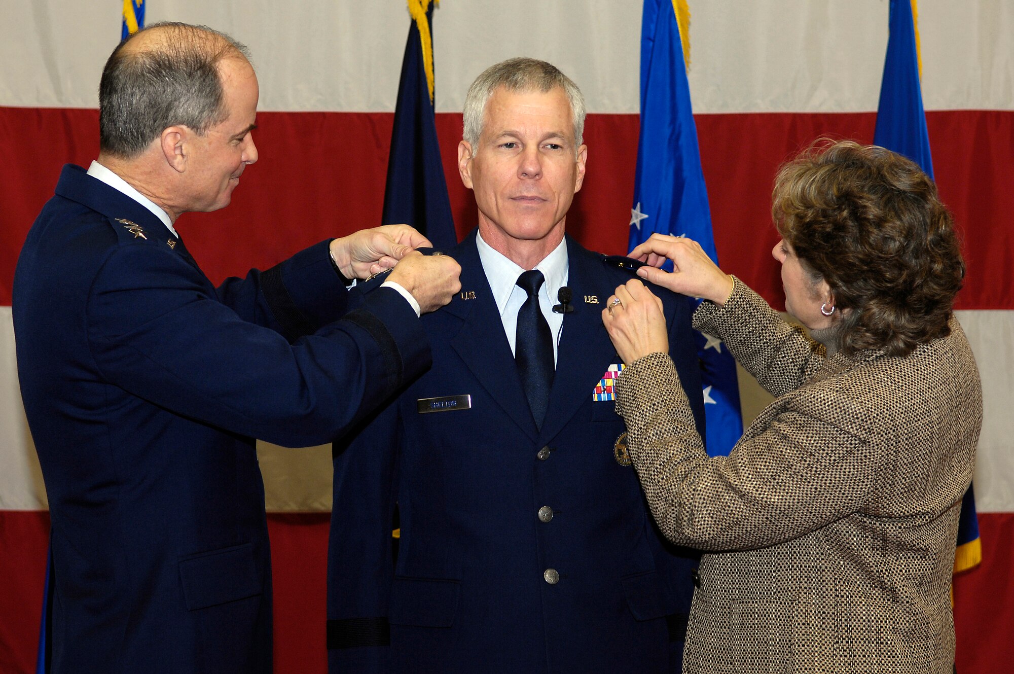 VANDENBERG AIR FORCE BASE, Calif. -- General Kevin P. Chilton, Commander, U.S. Strategic Command (left) and Mrs. Linda Shelton (right) pin a third star on Lieutenant General William Shelton, at an official ceremony held Tuesday at Vandenberg Air Force Base.  General Shelton is Commander of the Joint Functional Component Command for Space, U.S. Strategic Command and Commander of 14th Air Force, Air Force Space Command. General Shelton  was confirmed by Congress for his third star December 19, 2007.  General Chilton was the presiding officer for the ceremony. (U.S. Air Force photo/Airman 1st Class Christian Thomas)
