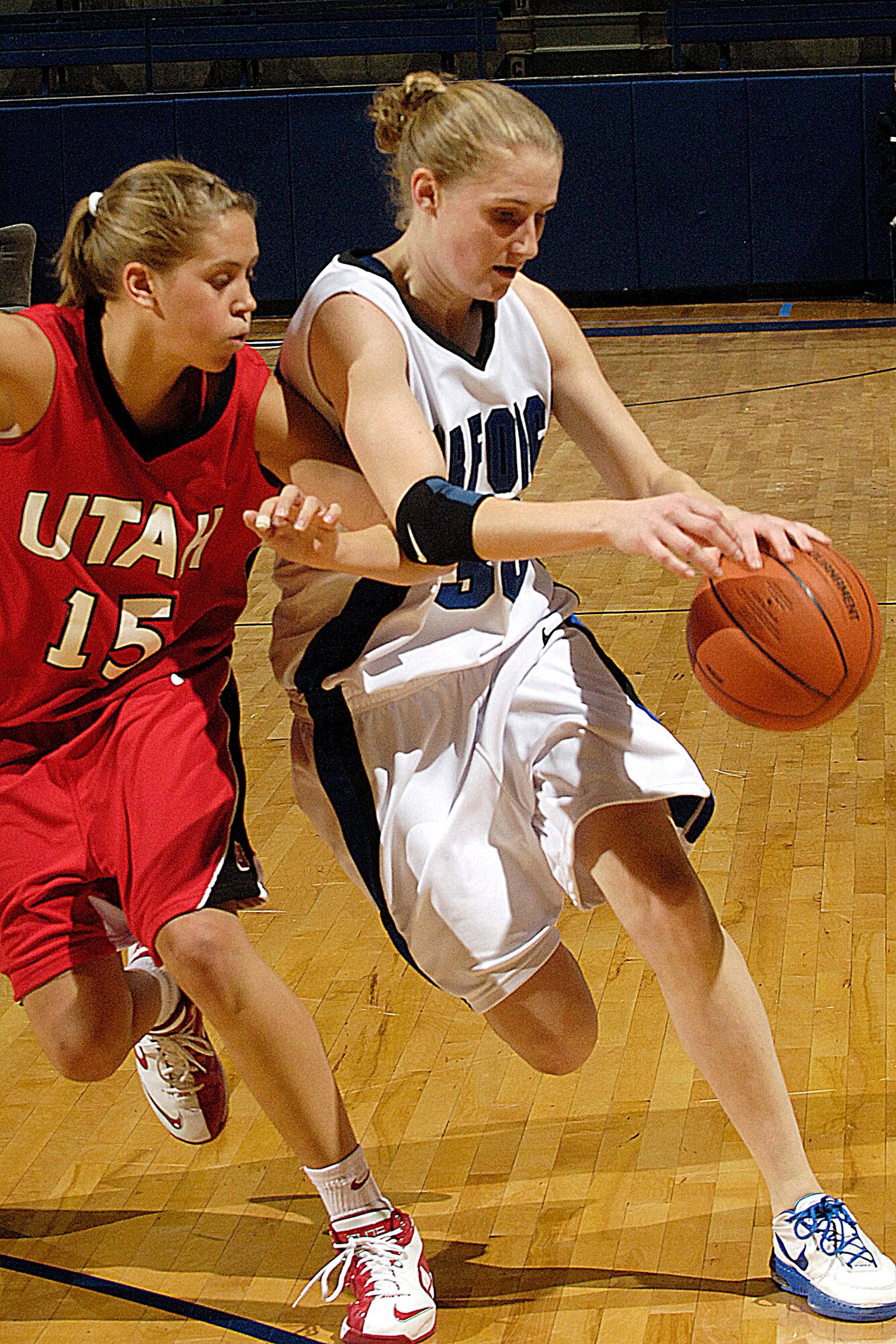 U.S. Air Force Academy Falcon senior guard Pamela Findlay drives toward the basket during the 60-50 loss against Utah Jan. 9 in Clune Arena at Colorado Springs, Colo. Findlay scored 11 points on four-of-nine shooting. (U.S. Air Force photo/Dave Ahlschwede)
