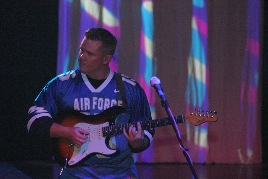 TSgt Steve Wilson performing at the Drug Free Show in San Antonio