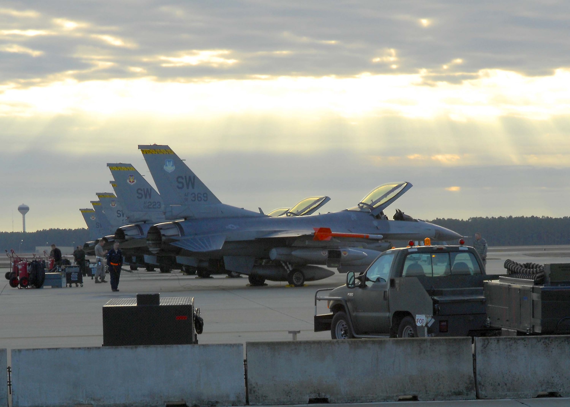 SHAW AIR FORCE BASE, S.C. -- Shaw F-16s are prepared for a deployment to the Pacific Air Forces theater of operations Jan. 12. Approximately 300 Airmen and 20 F-16s from Shaw deployed for the operation. (U.S. Air Force photo/Airman 1st Class William Coleman)