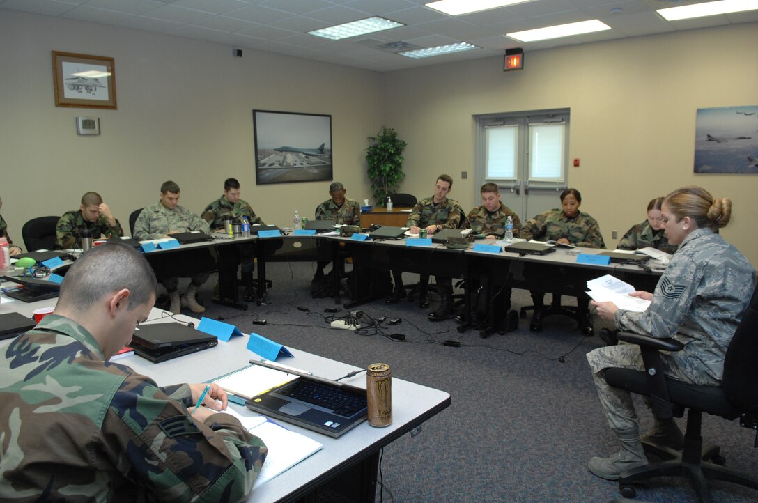 Technical Sgt Heather McDougall, Ellsworth Air Force Base, S.D., Dec 11, 2007, teaches Airmen during Airman Leadership School to become effective leaders and good supervisors.  Airman Leadership School lasts 24 training days. (U.S. photo by Airman 1st Class Anthony Sanchelli) 