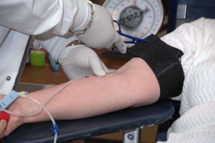 A phlebotomist with United Blood Services prepares to extract blood from a volunteer at the 57th Wing blood drive held here Jan. 11. Throughout 2007 , Nellis and Creech personnel donated more than 1,100 units of blood spanning more than 30 separate blood drives. (U.S. Air Force photo by Staff Sgt. Scottie McCord)
