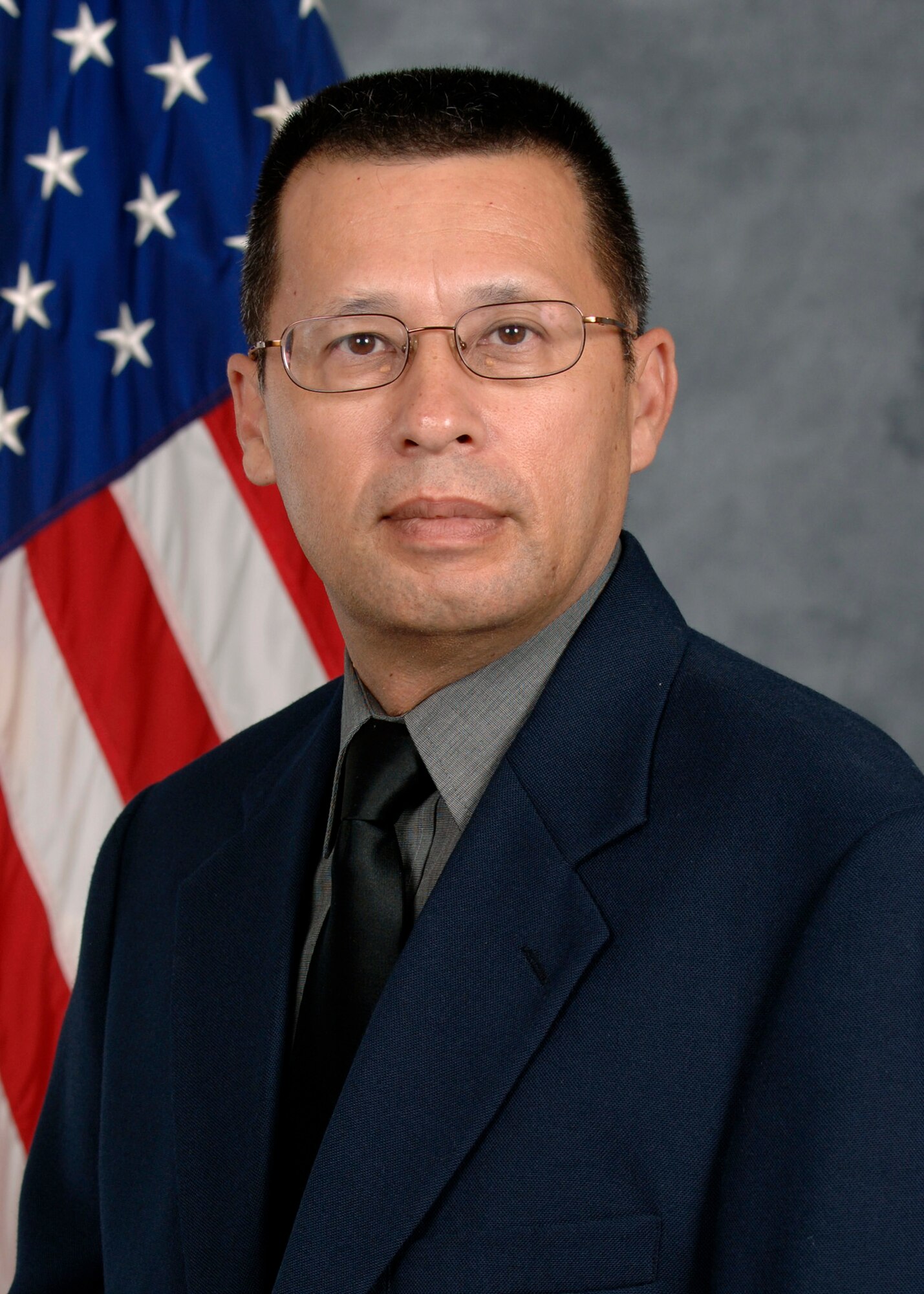 Robert LeFever is the 2007 Professional/Analytical Employee of the Year. (U.S, Air Force photo by Senior Airman Schelli Jones) 