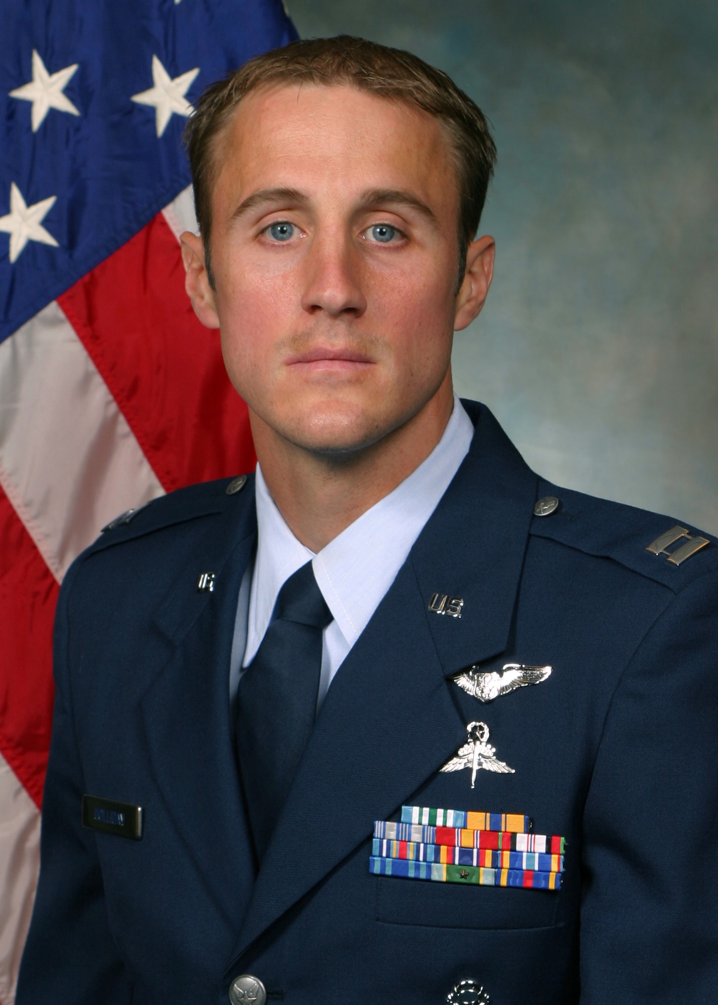 Captain Douglas Holliday is the 2007 Company Grade Officer of the Year. (U.S, Air Force photo by Senior Airman Schelli Jones) 