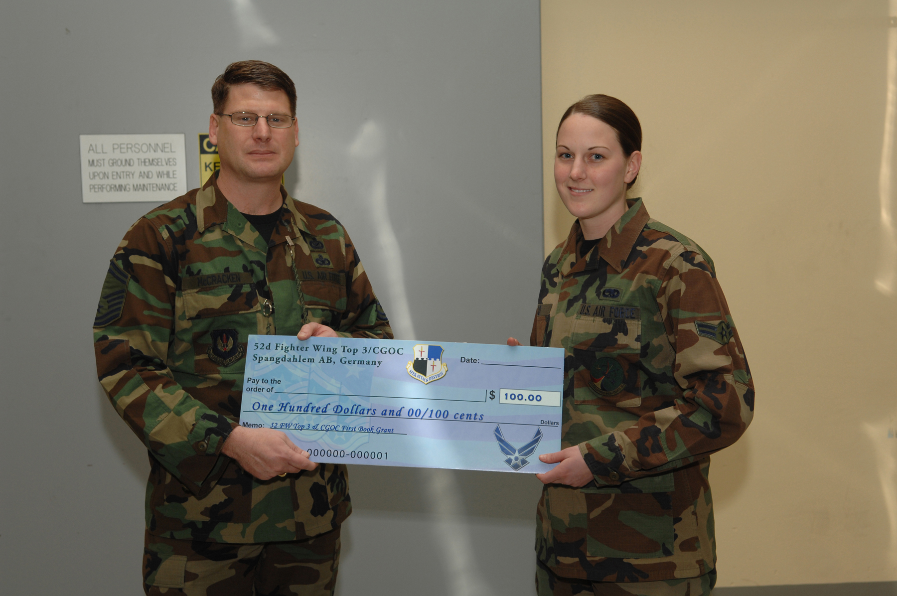 NCO dating Airman