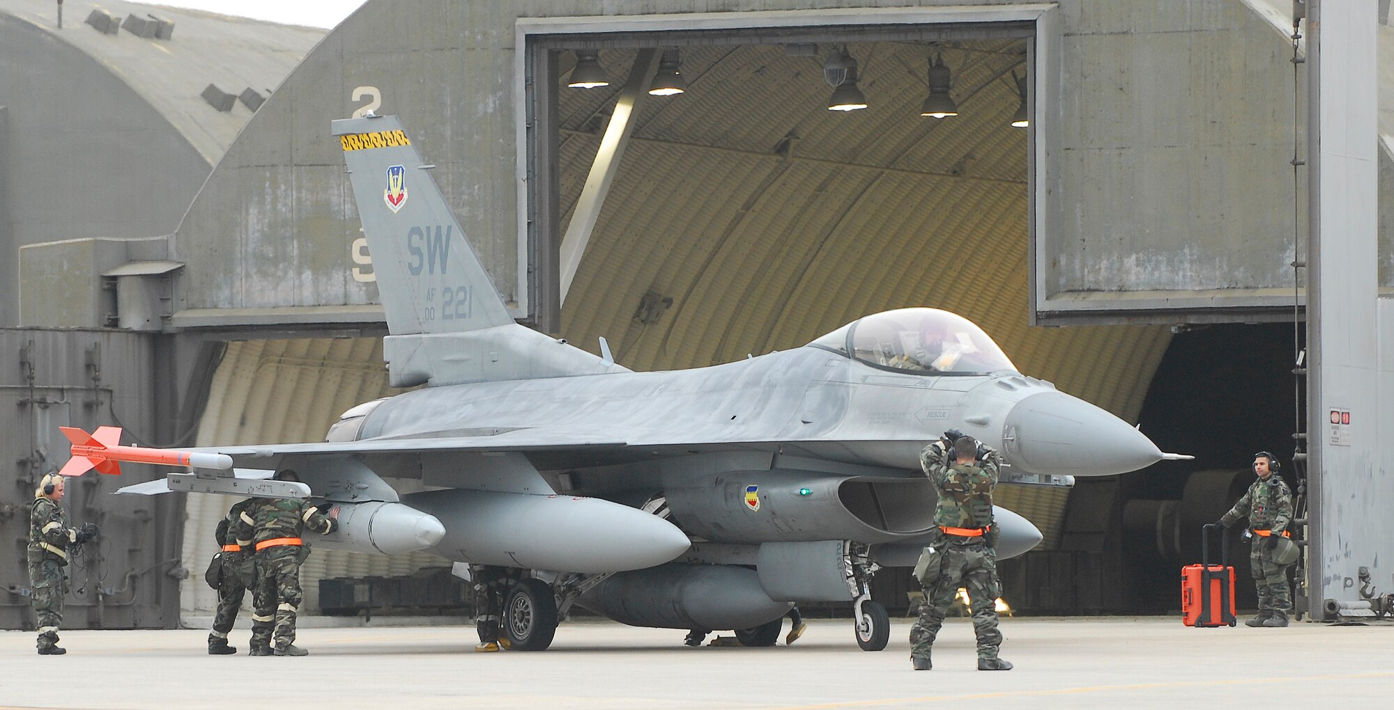 KUNSAN AIR BASE, South Korea -- An F-16 from the 79th Fighter Squadron, Shaw Air Force Base, S.C. arrives as part of a Theater Security Package (TSP) here Jan. 15. The unit's more than 300 Airmen and aircraft are here as the squadron's Air and Space Expeditionary Force deployment to help maintain peace and stability in the
Pacific region as they fully integrate into the mission of the 8th Fighter Wing.  (U.S. Air Force photo/Senior Airman Giang Nguyen)