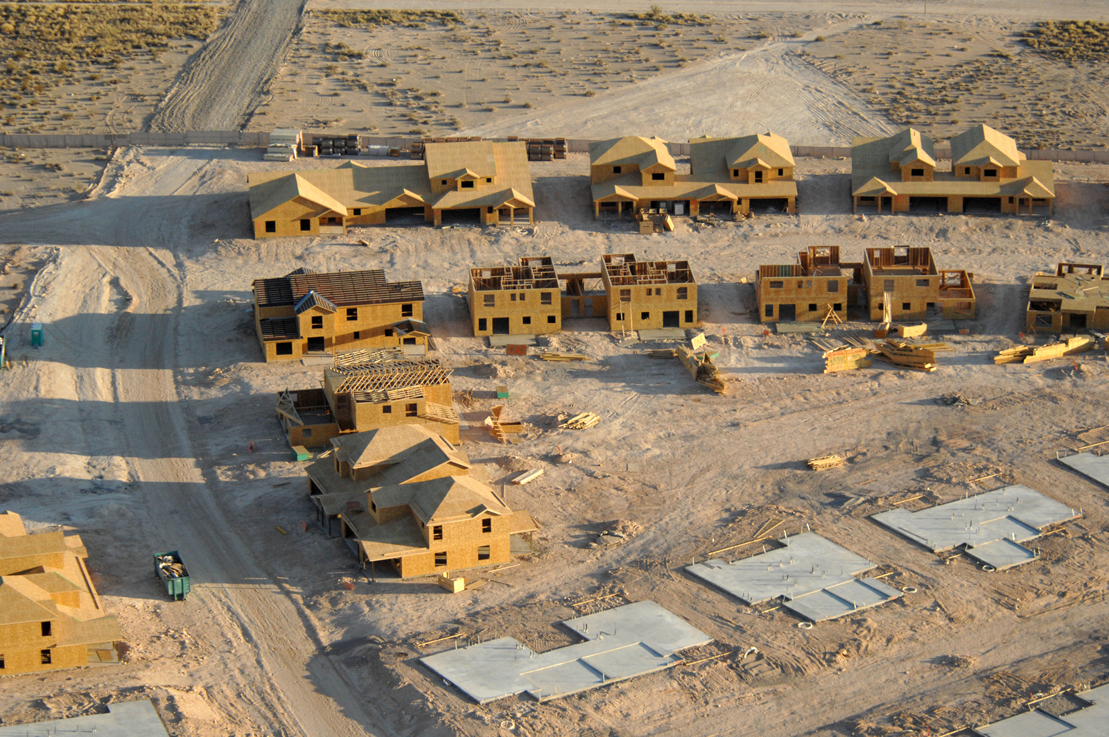 New base houses, programs discussed at town hall > Nellis