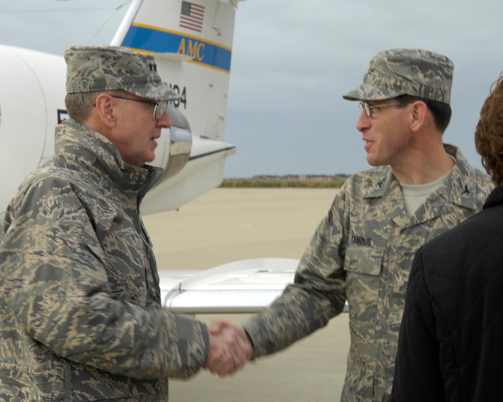 VANDENBERG AIR FORCE BASE, CALIF. -- Gen. Robert Kehler, Air Force Space Command commander shakes hands with Col. Steve Tanous, 30th Space Wing commander, after concluding his visit here Tuesday, Jan. 08. General Kehler's visit consisted of a tour of Vandenberg's launch facilities, Maj. Gen. William Shelton's promotion to Lt. Gen., as well as meeting with Vandenberg Airmen and leadership to address questions and concerns regarding the misson of the Air Force and Air Force Space Command. (U.S. Air Force photo/Airman 1st Class Matthew Plew)
