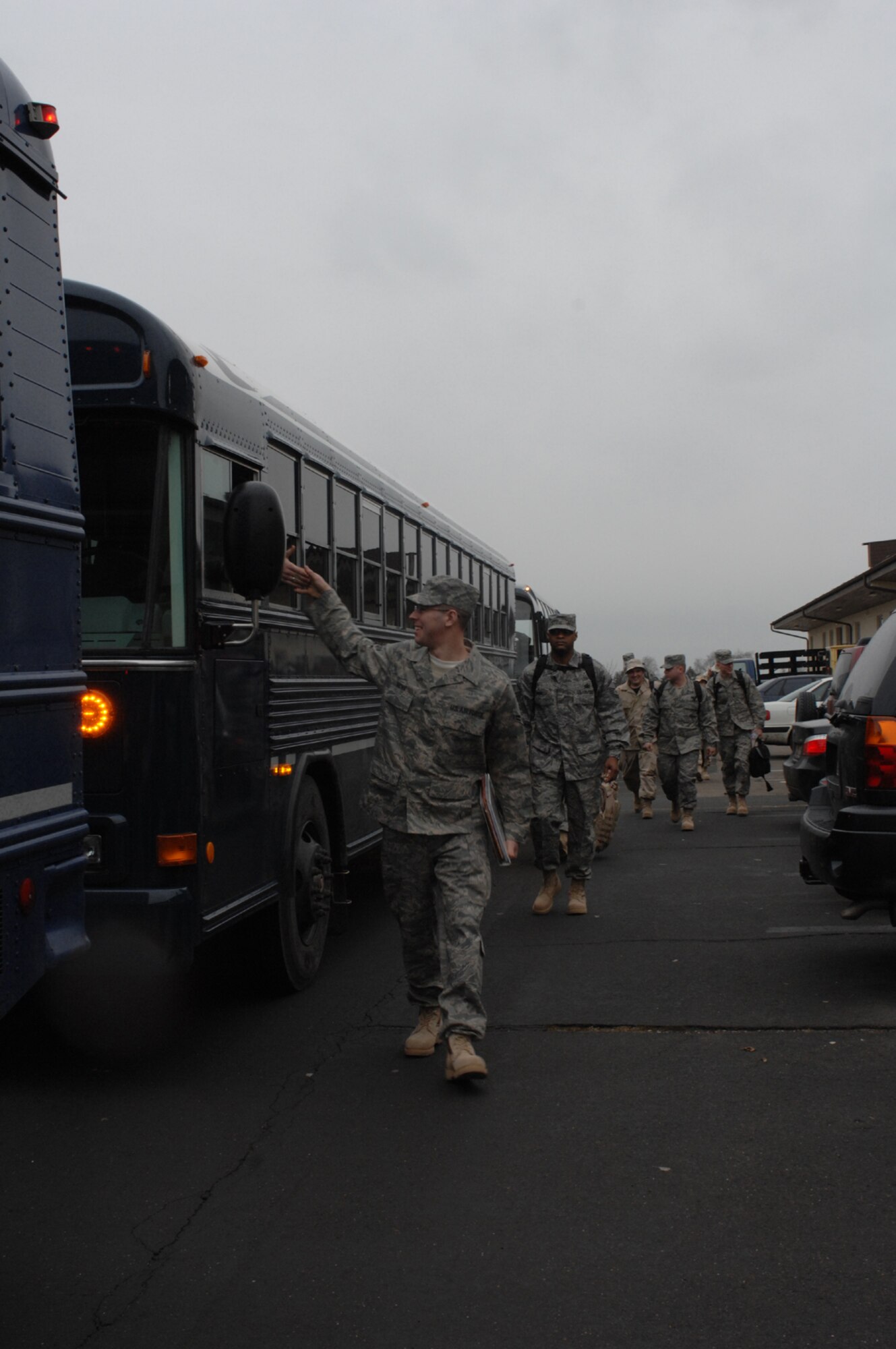 SPANGDAHLEM AIR BASE, Germany – Airmen from the 52nd Communications Squadron, 606th Air Control Squadron and Ramstein Air Base, Germany, load onto buses taking them to the 726th Air Mobility Squadron terminal Jan. 15, 2008. The Airmen are deploying to numerous bases throughout the Middle East. (U.S. Air Force photo/Airman 1st Class Jenifer Calhoun)