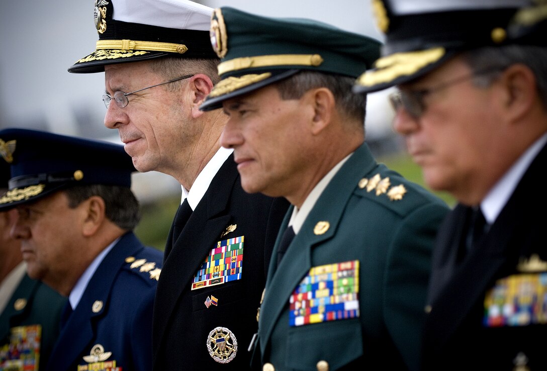 Gen. George Ballesteros Rodriguez, commander, Colombian Air Force, U.S. Navy Adm. Michael G. Mullen, chairman of the Joint Chiefs of Staff, Gen. Freddy Padilla, Colombian chief of defense and Vice Adm. Guillermo Barrera, commander of the Colombian Navy, participate in a full honors ceremony welcoming Mullen to Colombia, Jan. 16, 2008. 