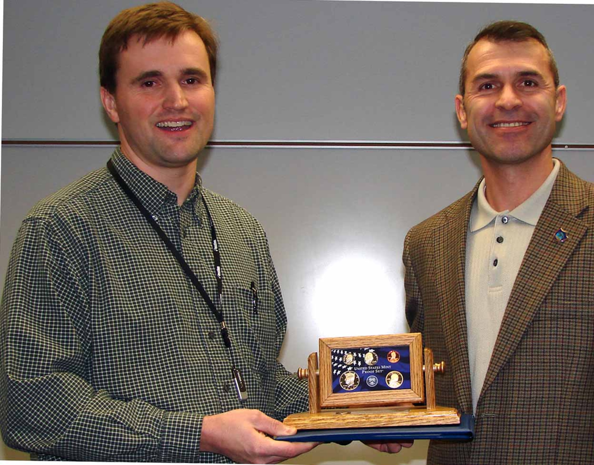 Jerome Collins, former NAVAIR Wiring Systems Branch Head, accepts the Lu Roberts award from Oliviu Muja, Joint Services Wiring Action Group coordinator.  (Courtesy photo)

