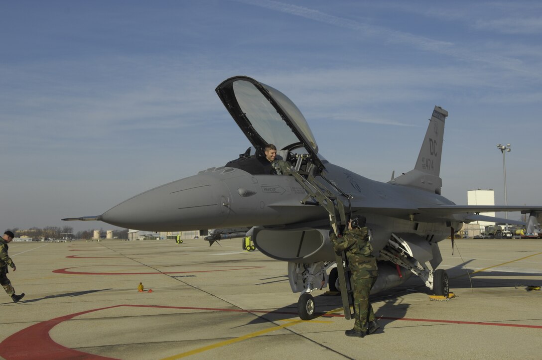 Staff Sgt. Jennifer Cambell, a 113th Maintenance Squadron crew chief, affixes a ladder to an F-16 Fighting Falcon assigned to the 113th Wing, District of Columbia Air National Guard, to provide the capability for Capt. Todd "Slim" Gibson, a 121st Fighter Squadron pilot, to disembark from his aircraft safely on Jan. 15. (US Air Force/SrA Renae Kleckner)