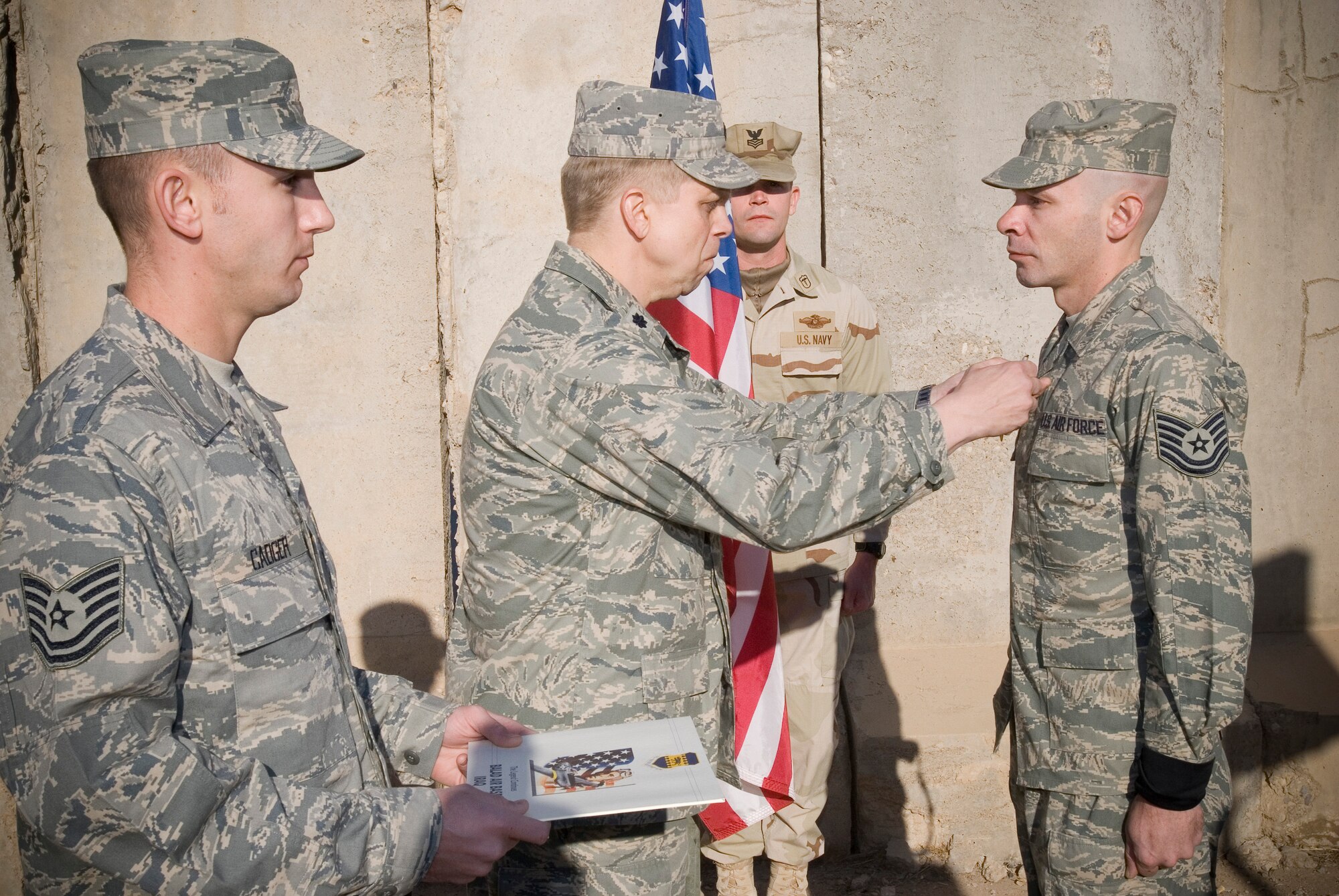 AL KASIK, Iraq -- Tech. Sgt. Richard Petty, a J6 communications noncommissioned officer in an "in-lieu-of" tasking with the 732nd Air Expeditionary Group, receives the Purple Heart for injuries sustained in a mortar attack here, Dec. 26. Sergeant Petty is a communications instructor deployed from Keesler Air Force Base, Miss. (U.S. Air Force photo/Master Sgt. John R. Nimmo, Sr.) 
