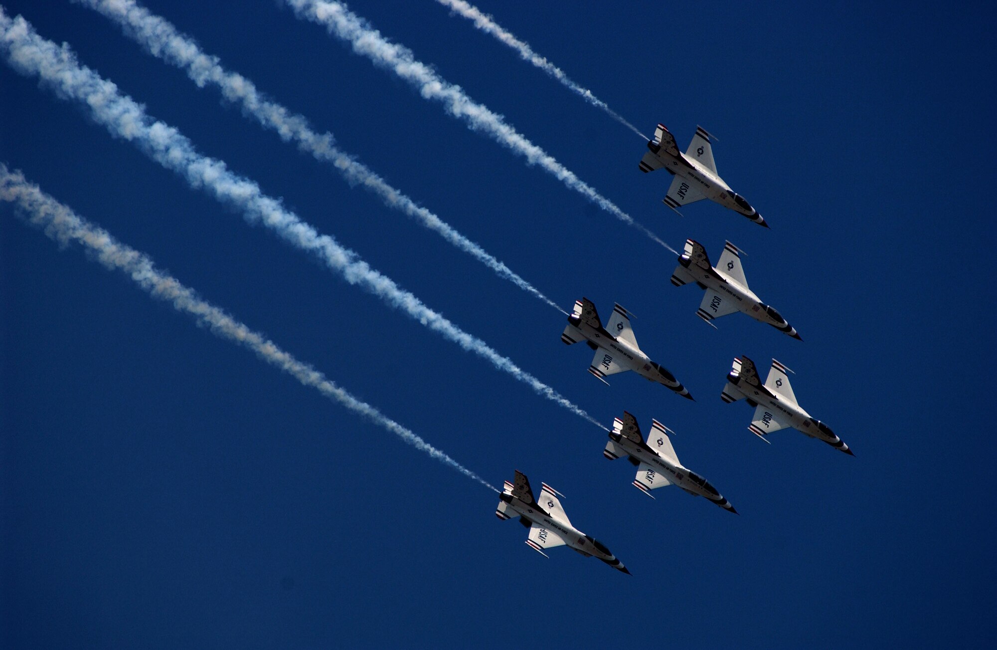 The U.S. Air Force Thunderbirds fly in formation during the 2007 season.
McChord officials recently confirmed that the Thunderbirds will participate in Air
Expo 2008 here Jul.19 and 20. A Thunderbirds advance team arrived at McChord
Wednesday for a site visit with base air expo planners. (Courtesy photo.)